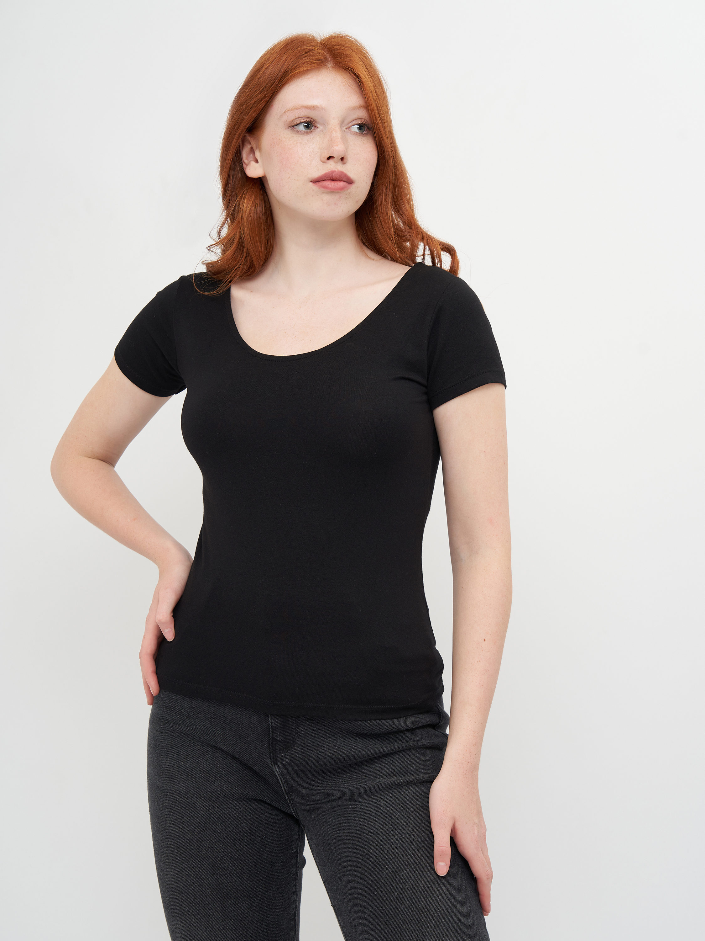

Футболка Pull & Bear 9241/207/800 L Черная