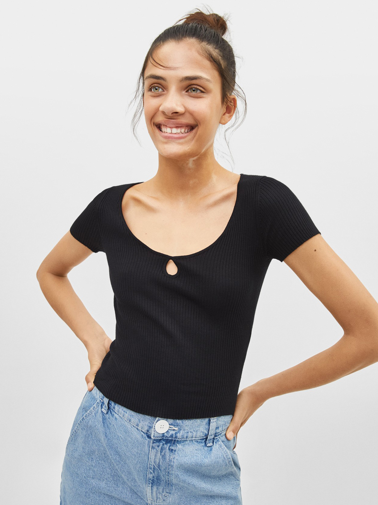 

Топ Bershka 02012623800 XS Черный