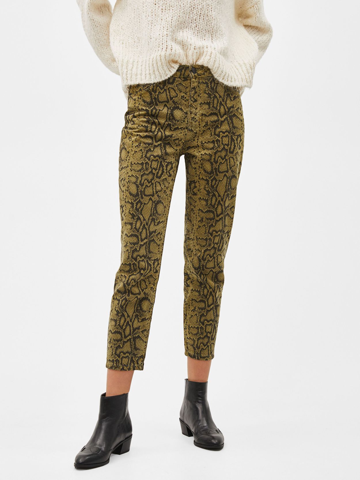 

Джинсы Bershka 05036969551 34 Принт