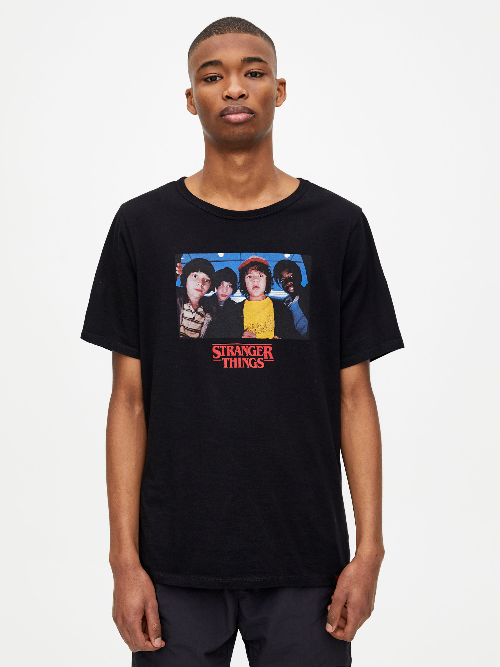 

Футболка Pull & Bear 9232-535-800 XS Черная
