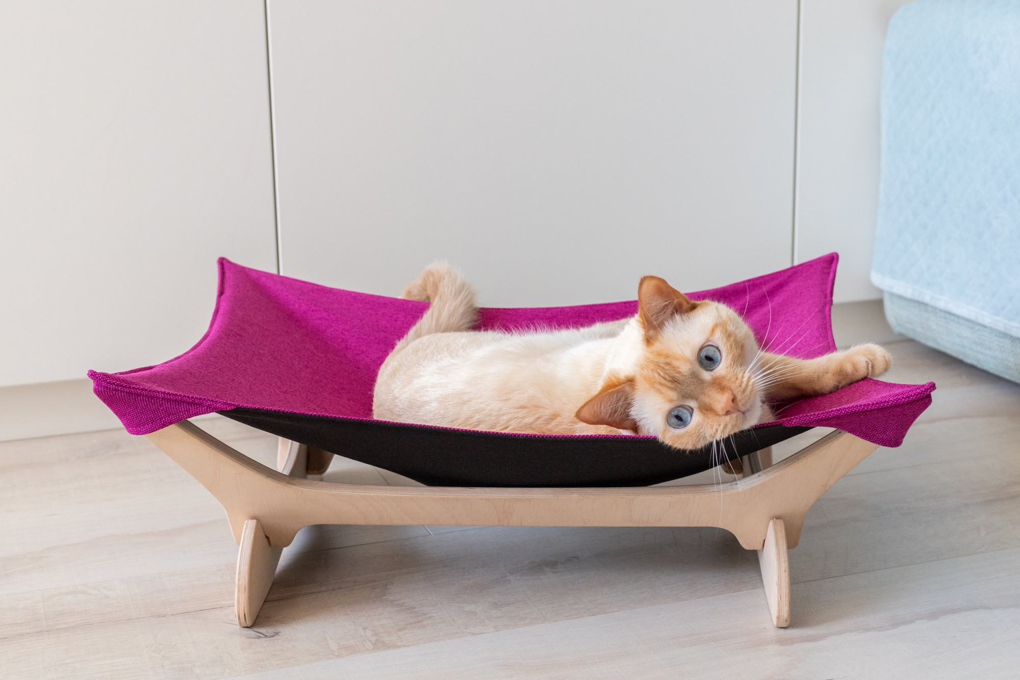 

Лежак-гамак для кошек white+pink 55х45х18