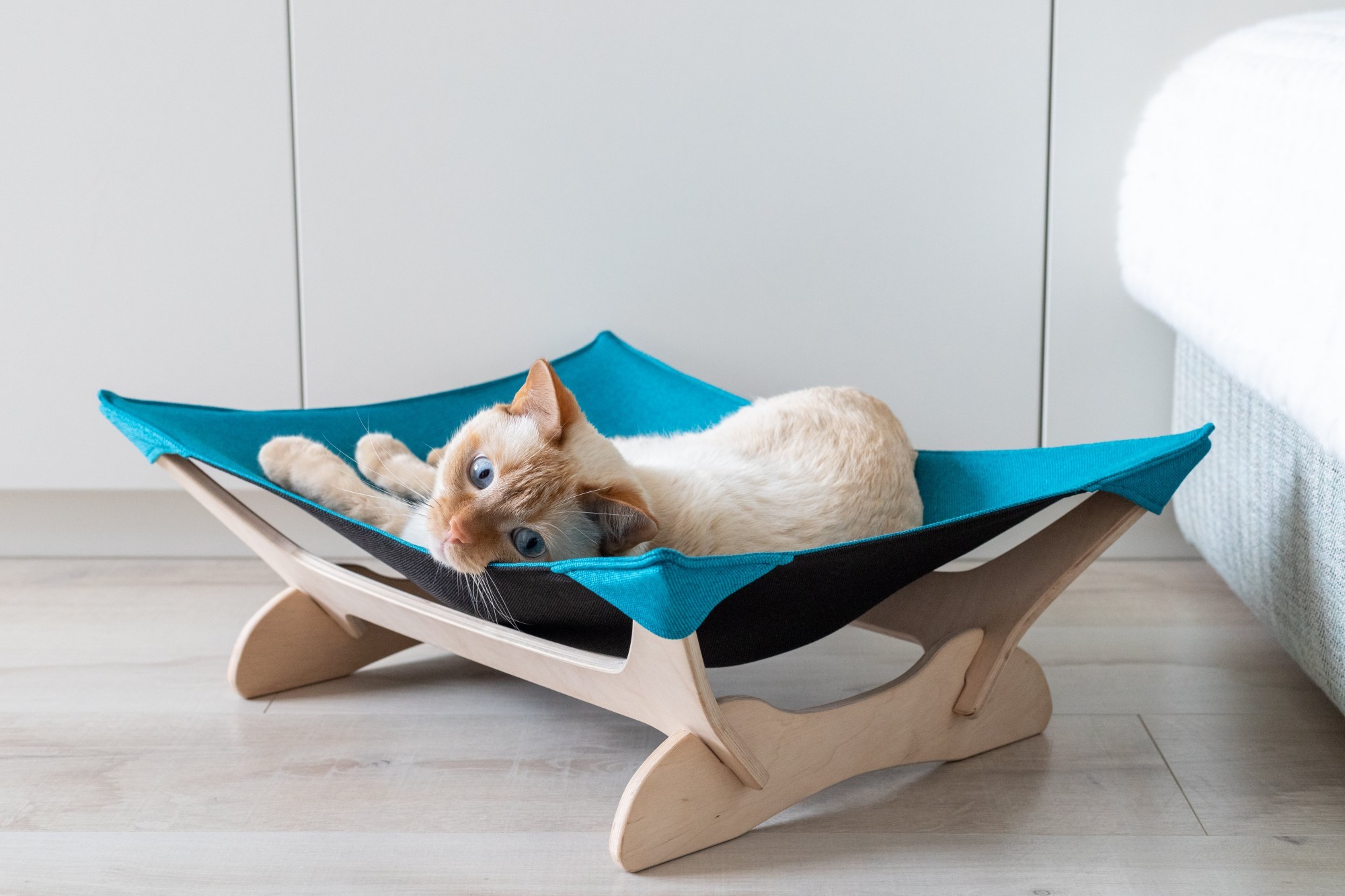 

Лежак-гамак для кошек white+blue 55х45х18