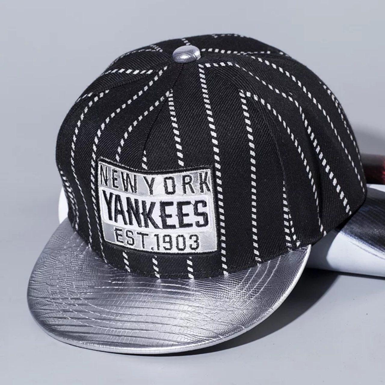 

Детская кепка снепбек Yankees с прямым козырьком Серебряная, Унисекс