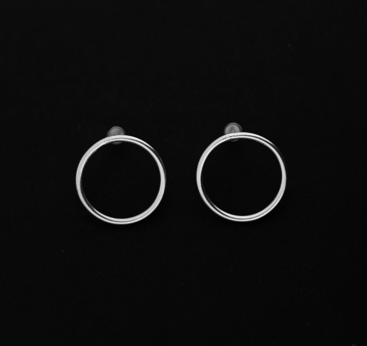 

Серьги Unique Jewellery UJ5 длина 2 см Серебряные UJ534
