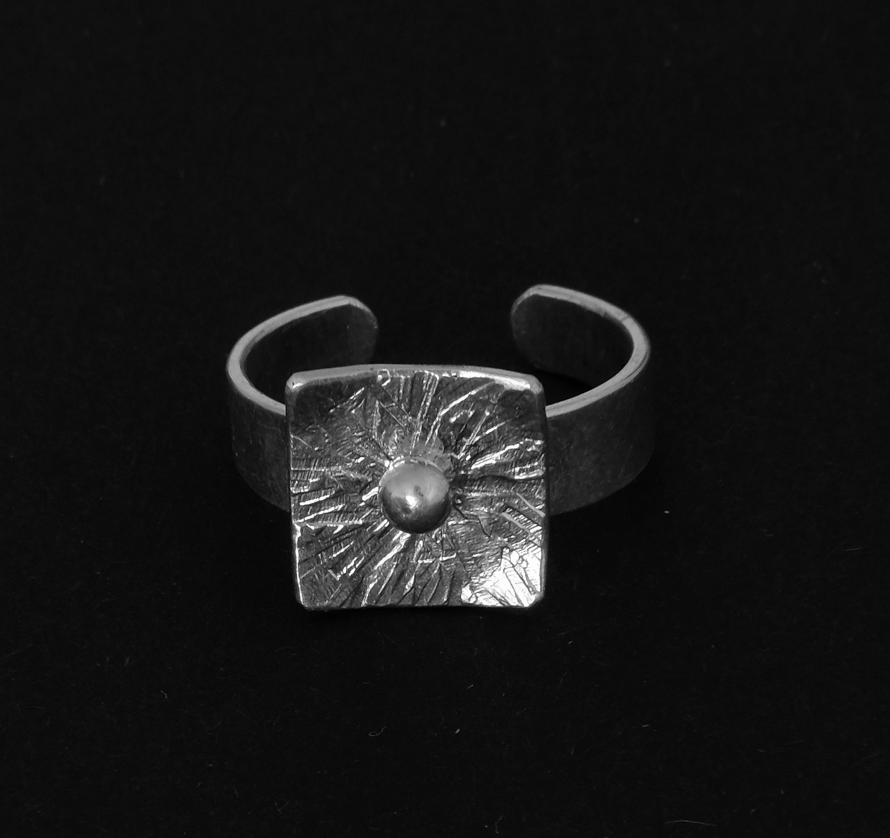 

Кольцо Unique Jewellery UJ8 размер 18 Серебряное UJ833