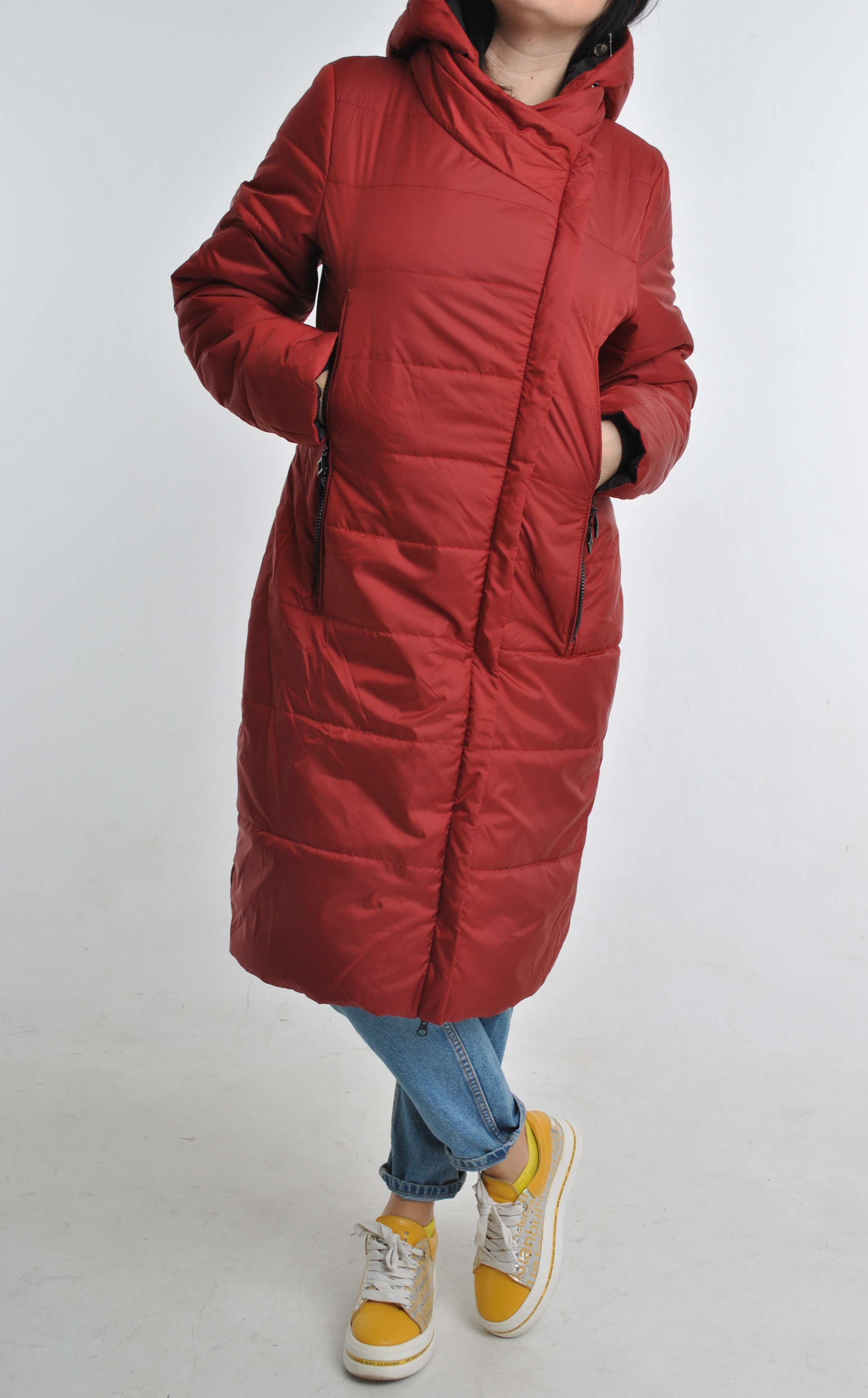 

Демисезонная стильная куртка пальто в идеальной длине,в темно-красном цвете,р.46