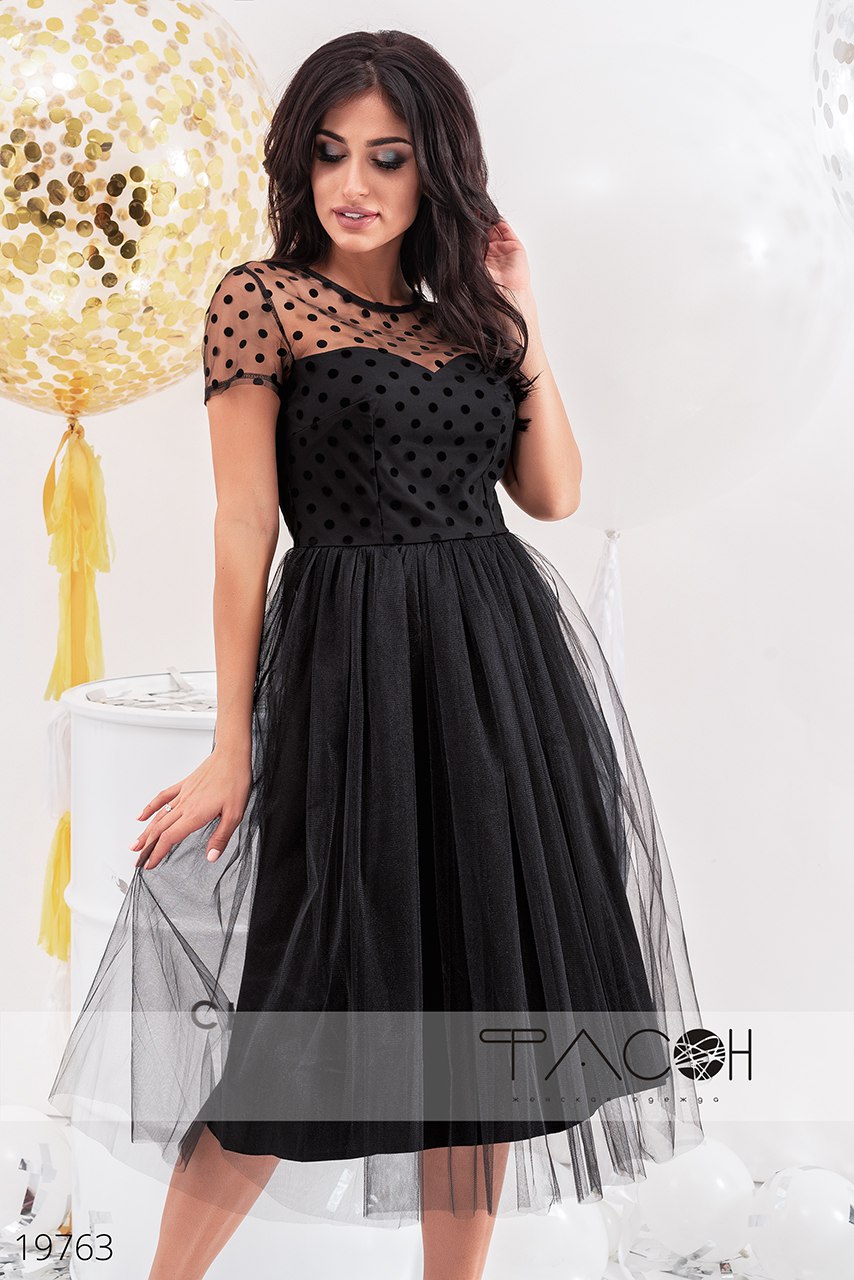 

Платье с объемной фатиновой юбкой