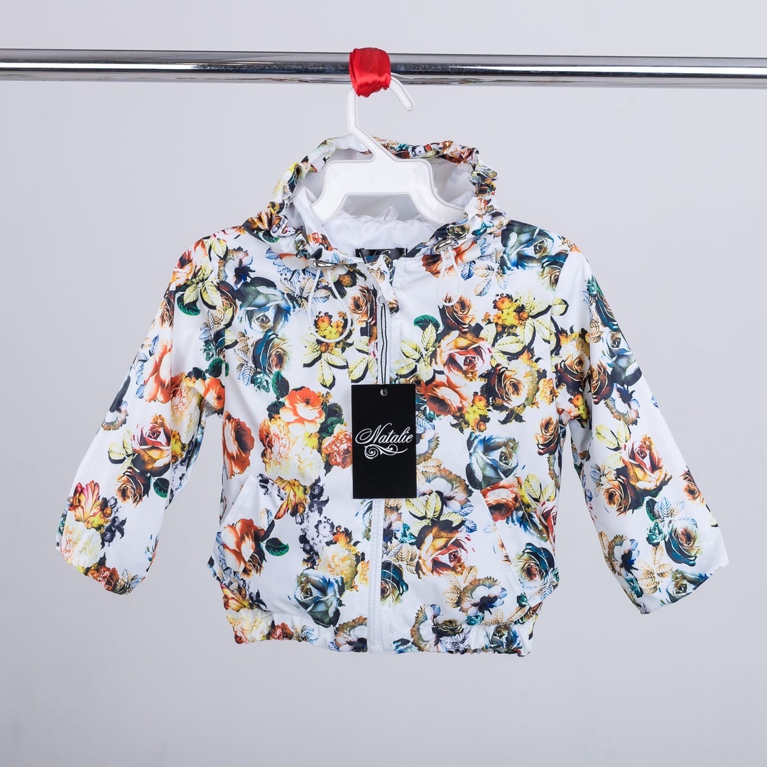 

Ветровка Butikk-pnp белый, цветы 110