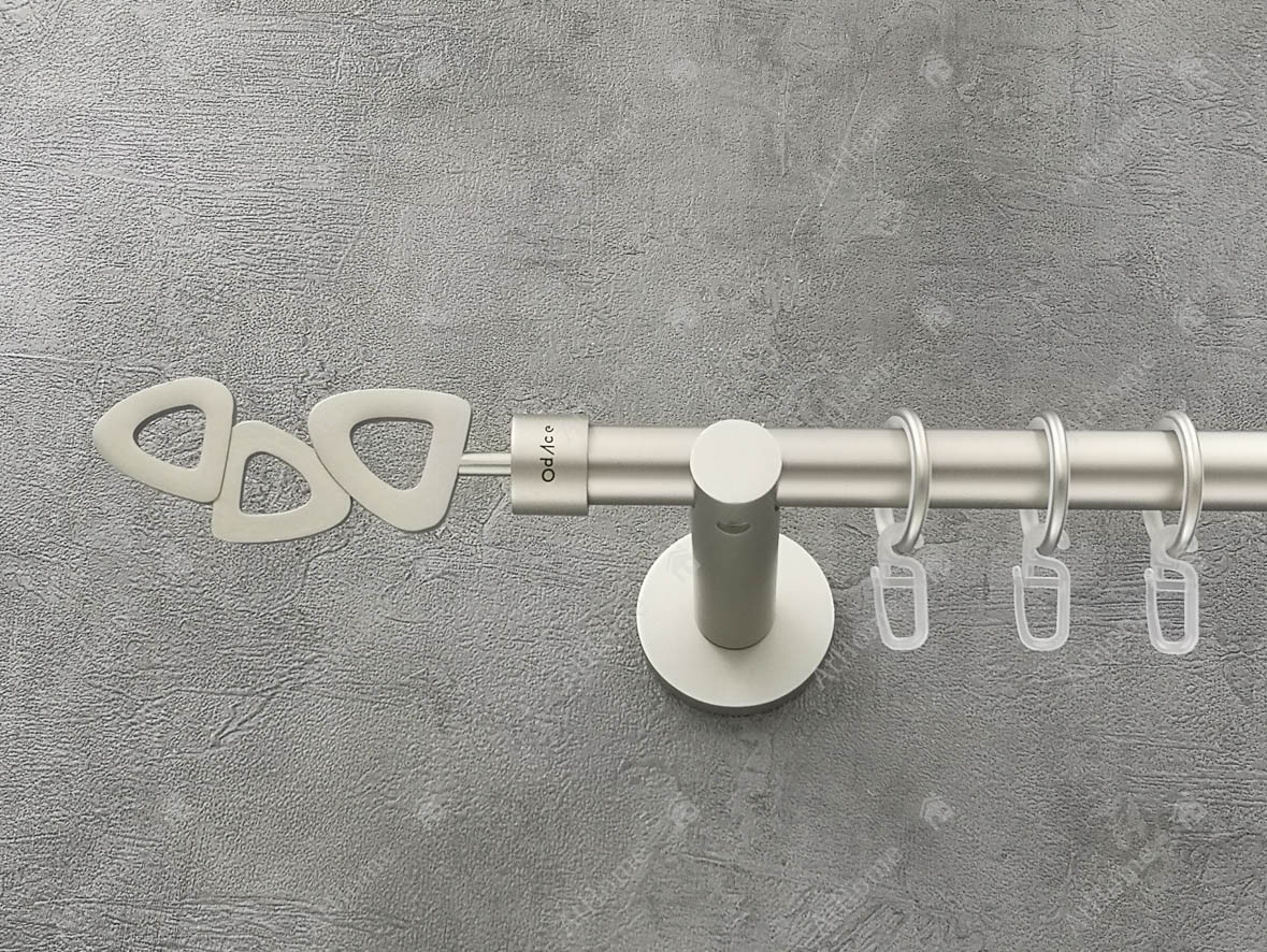 

Карниз Quadrum Лилет 240 см одинарный универсальный Сатин 19 мм гладкая (кольца с крючками)