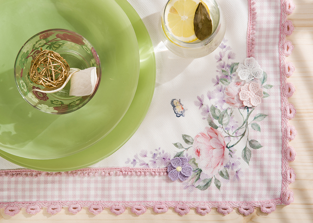 

Салфетка под тарелку Home Sweet Home Fiore 40X140 см Белая с розовым (2646) (2646)