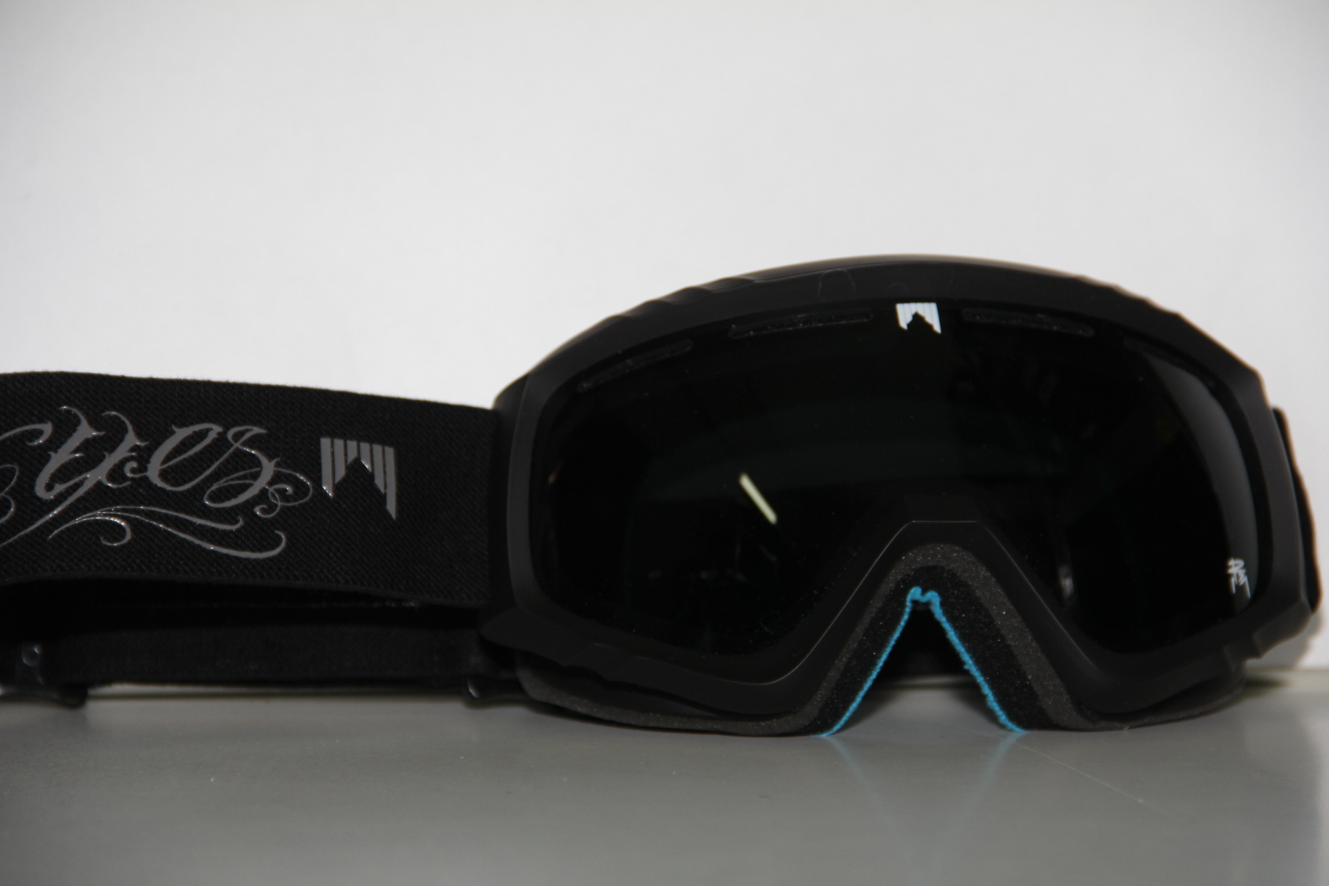 

Маска горнолыжная Shred Hoyden Black