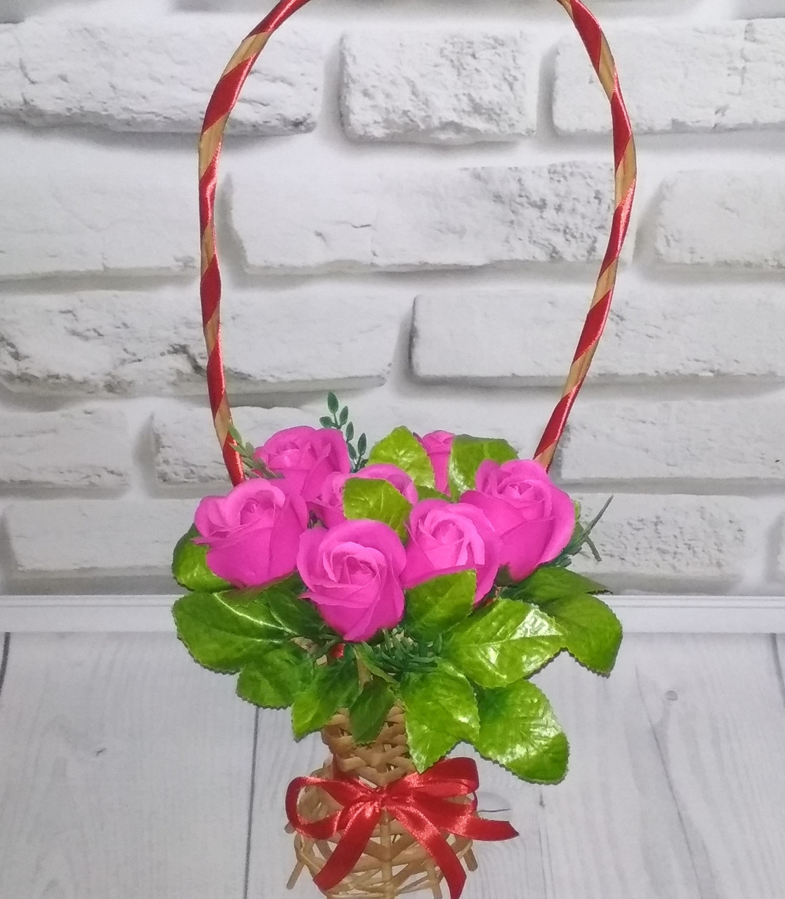 

Букет из мыла "Flowers for you" 7 роз в корзинке Малиновый