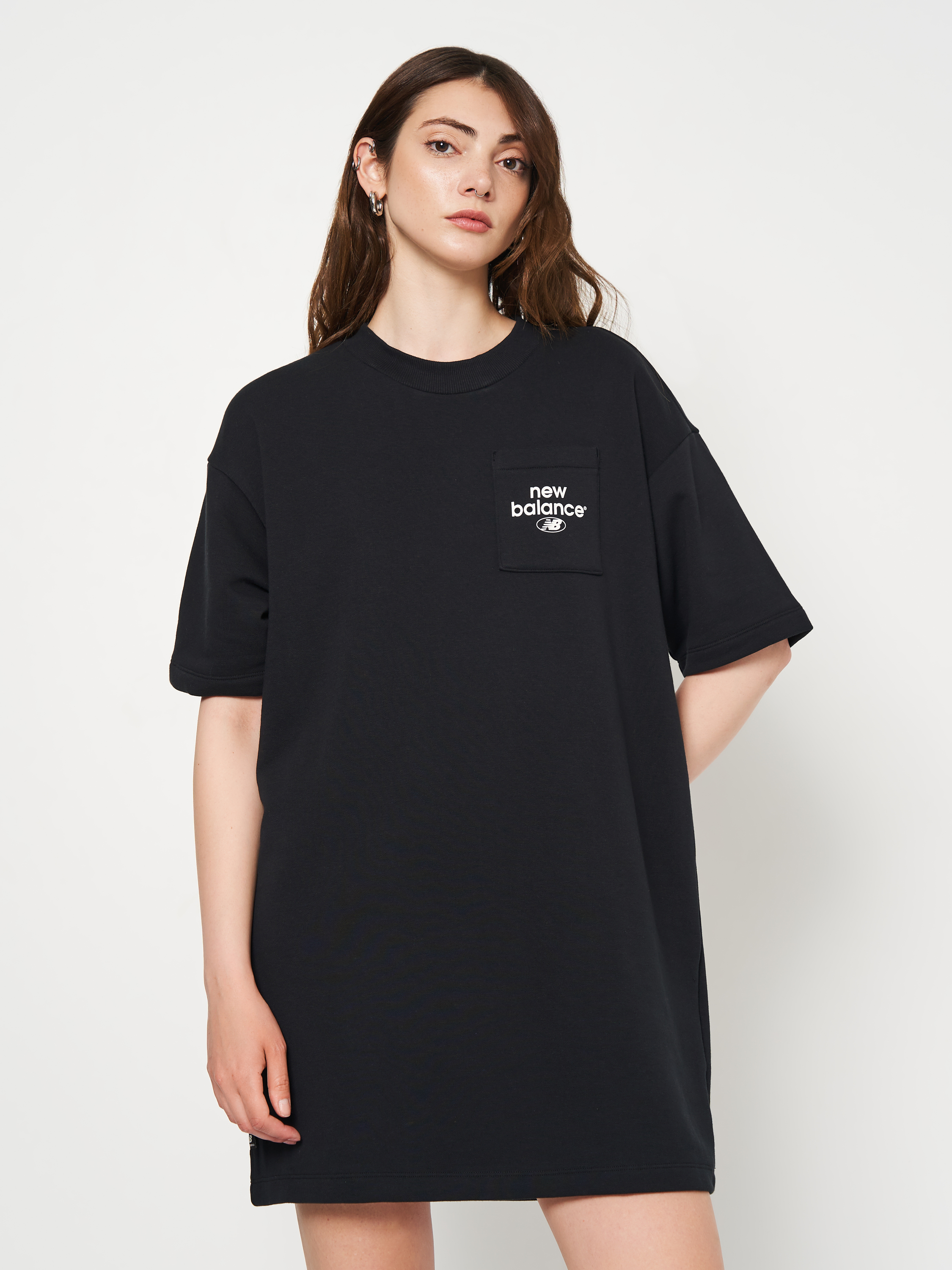 Акція на Сукня-футболка міні літня жіноча New Balance Essentials Stacked Logo WD31501BK S Чорна від Rozetka