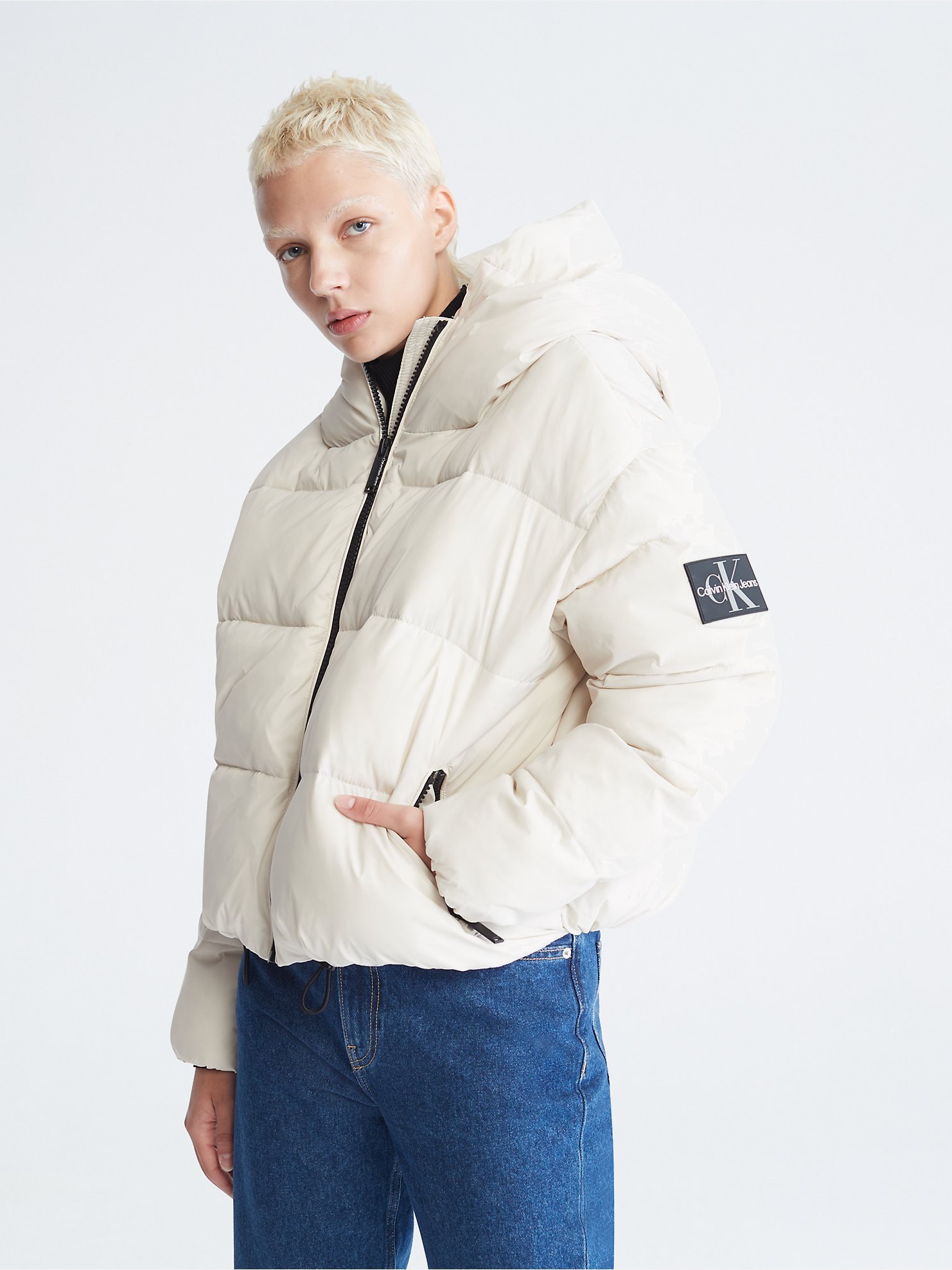 Акція на Куртка зимова коротка жіноча Calvin Klein 185268727 XXL Біла від Rozetka