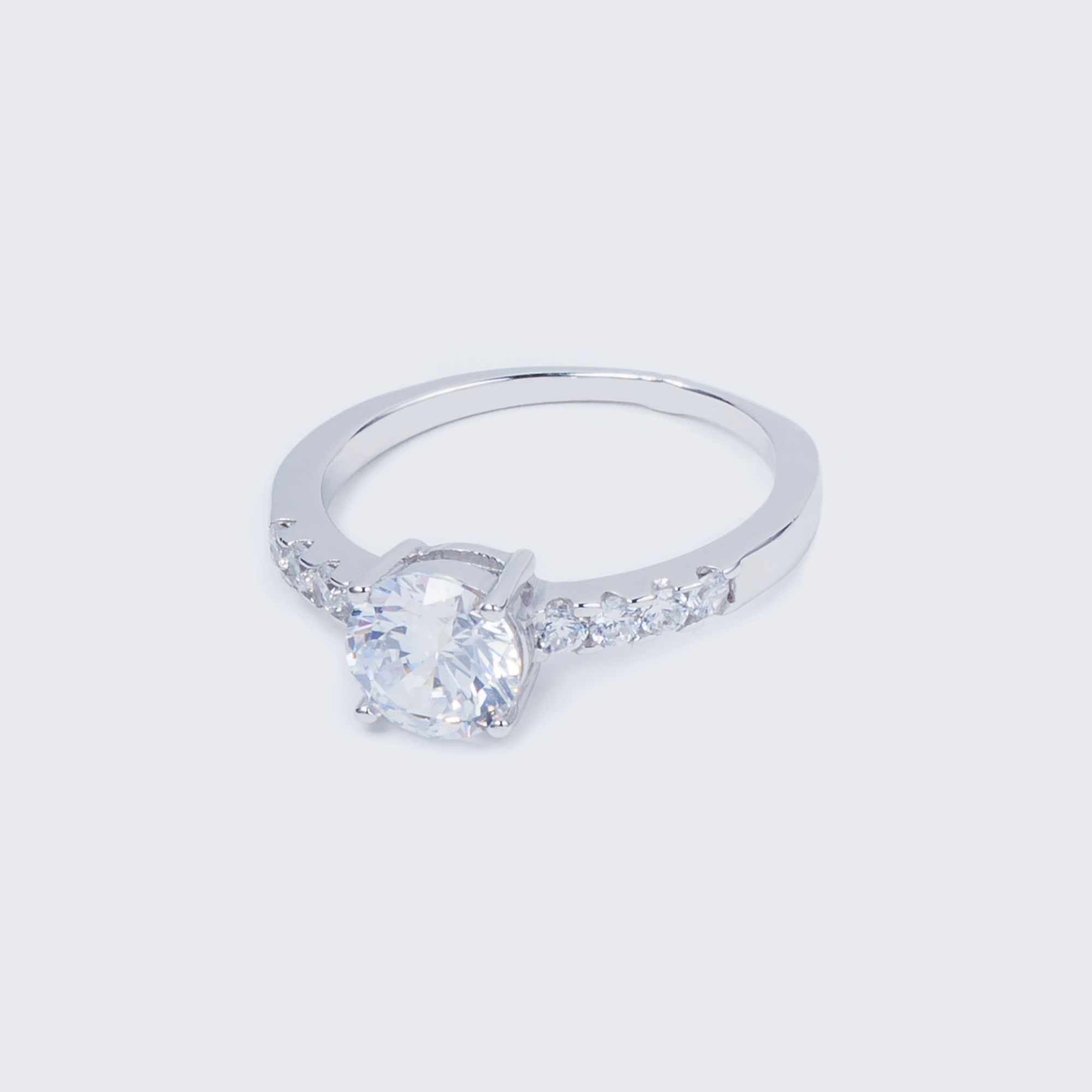 

Каблучка TOP Silver размер 15,0 2,60 г 510088б