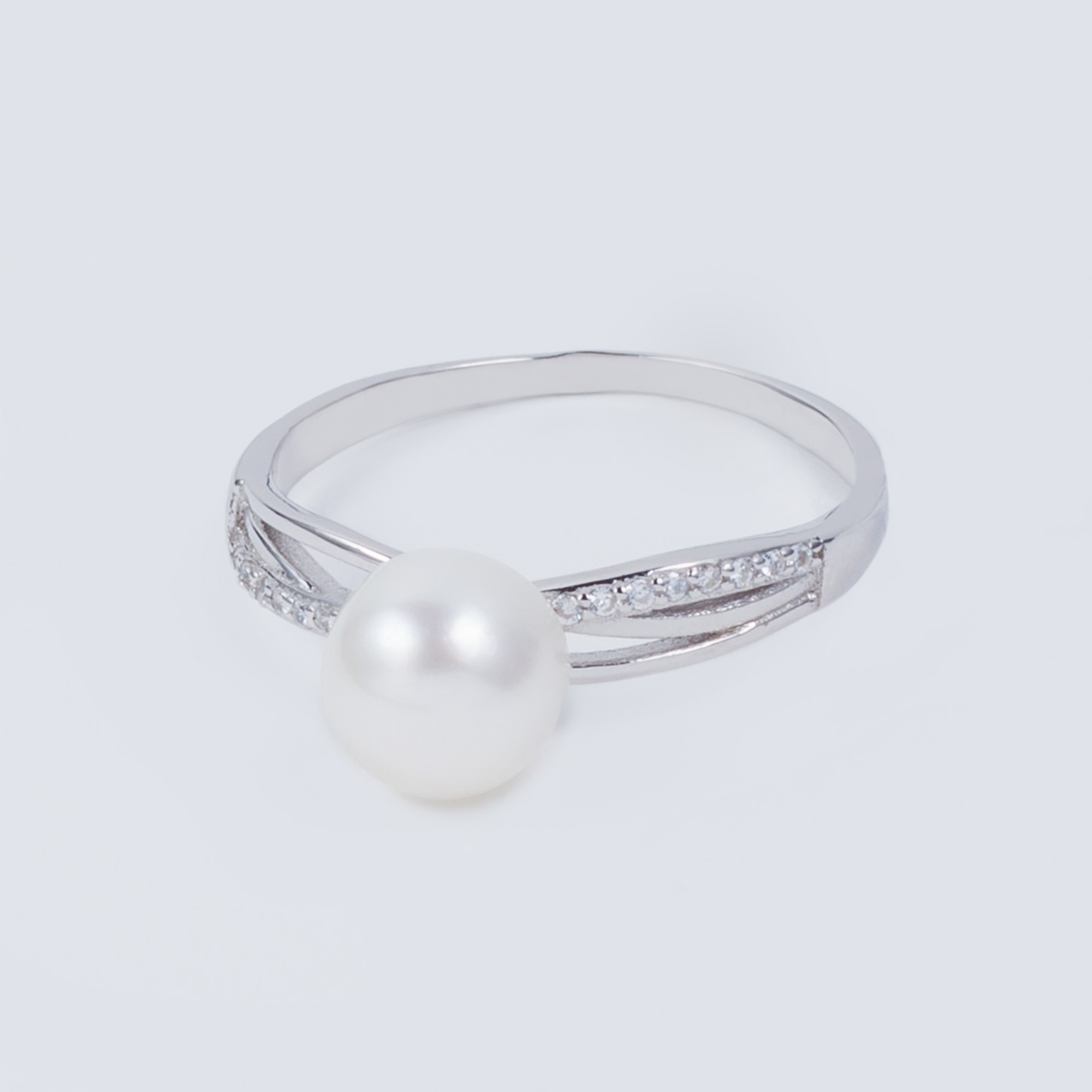 

Каблучка TOP Silver размер 17,0 1,78 г 9510041б