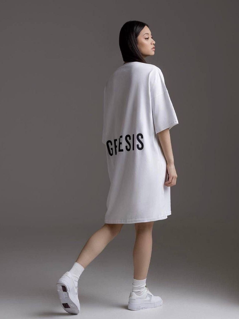 Акція на Сукня-футболка міді осіння жіноча Vizavi "Genesis" 00100/1 48-50 Біла від Rozetka