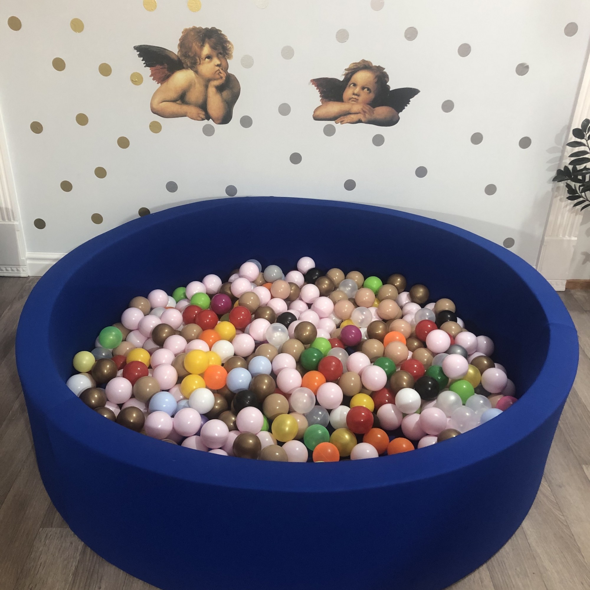 

Сухой бассейн Maikinbaby круг 150х40х8 см и 500 шт шаров Электрик синий (арт.М150-110)