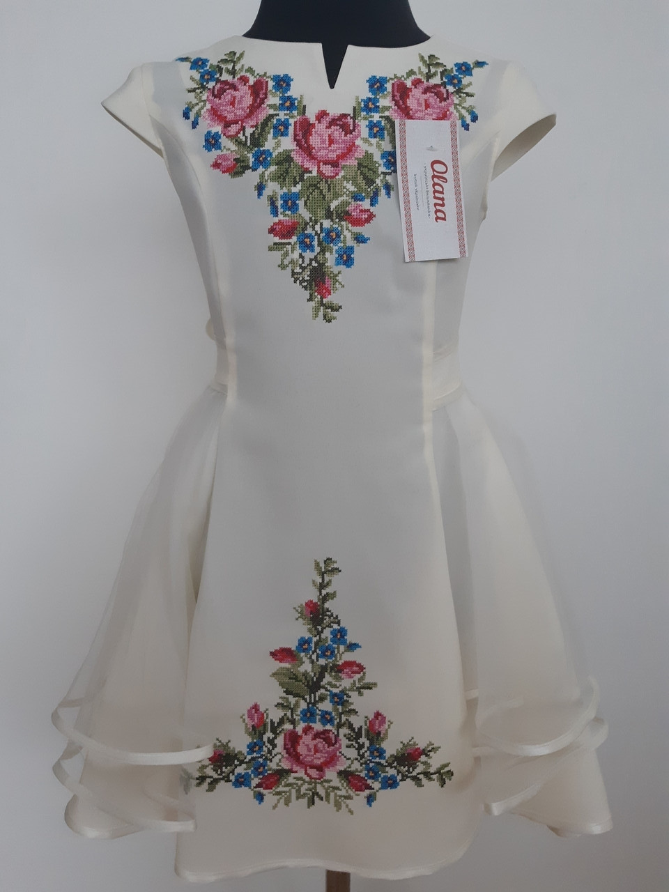 

Вишита сукня для дівчинки Olana Віра фатин молочний 116