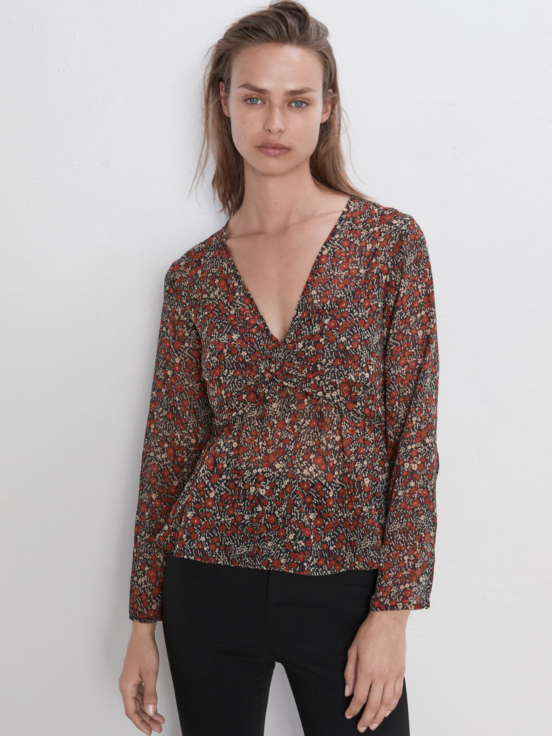 

Блузка Zara 8514/155/800 S Черная цветов