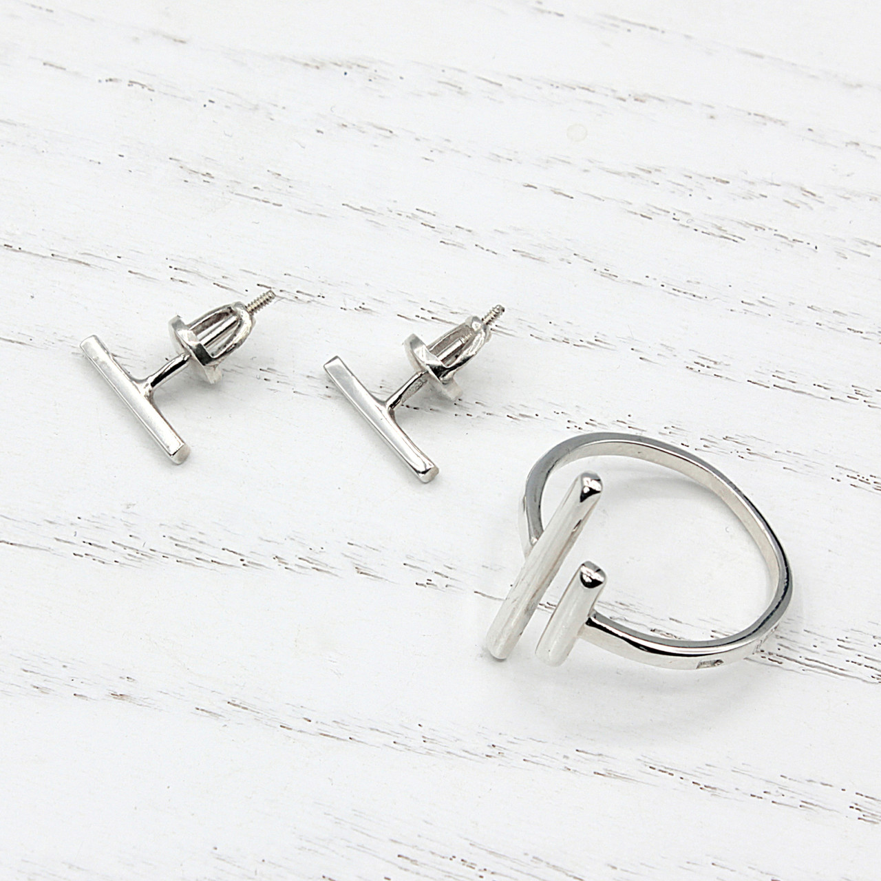 

Серебряное кольцо и серьги Чара 17,5 р