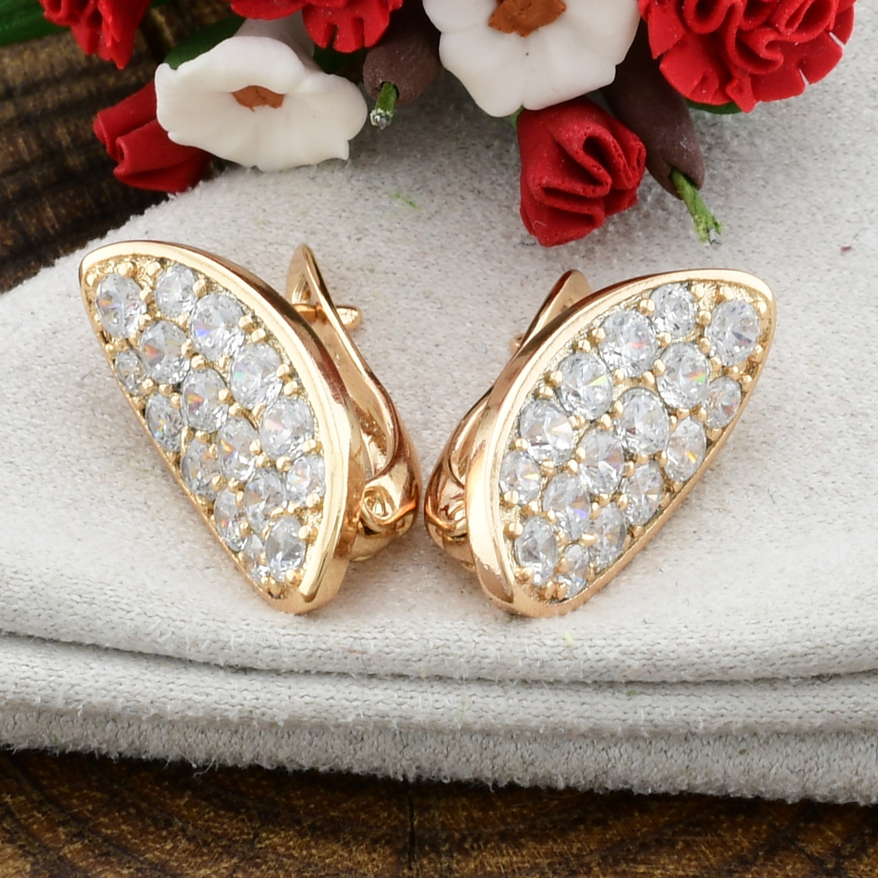 

Серьги Xuping 27401К размер 18х9 мм вес 3.5 г белые фианиты позолота 18К