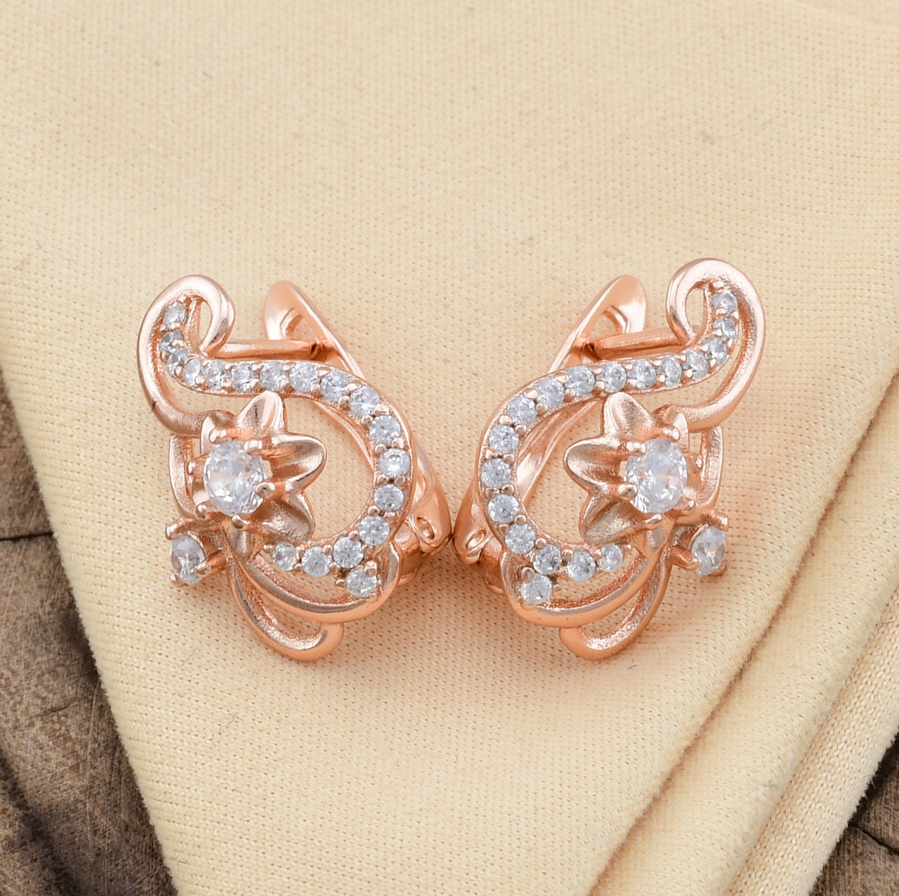 

Серьги Xuping 27525 размер 17х12 мм вес 2.6 г белые фианиты позолота РО