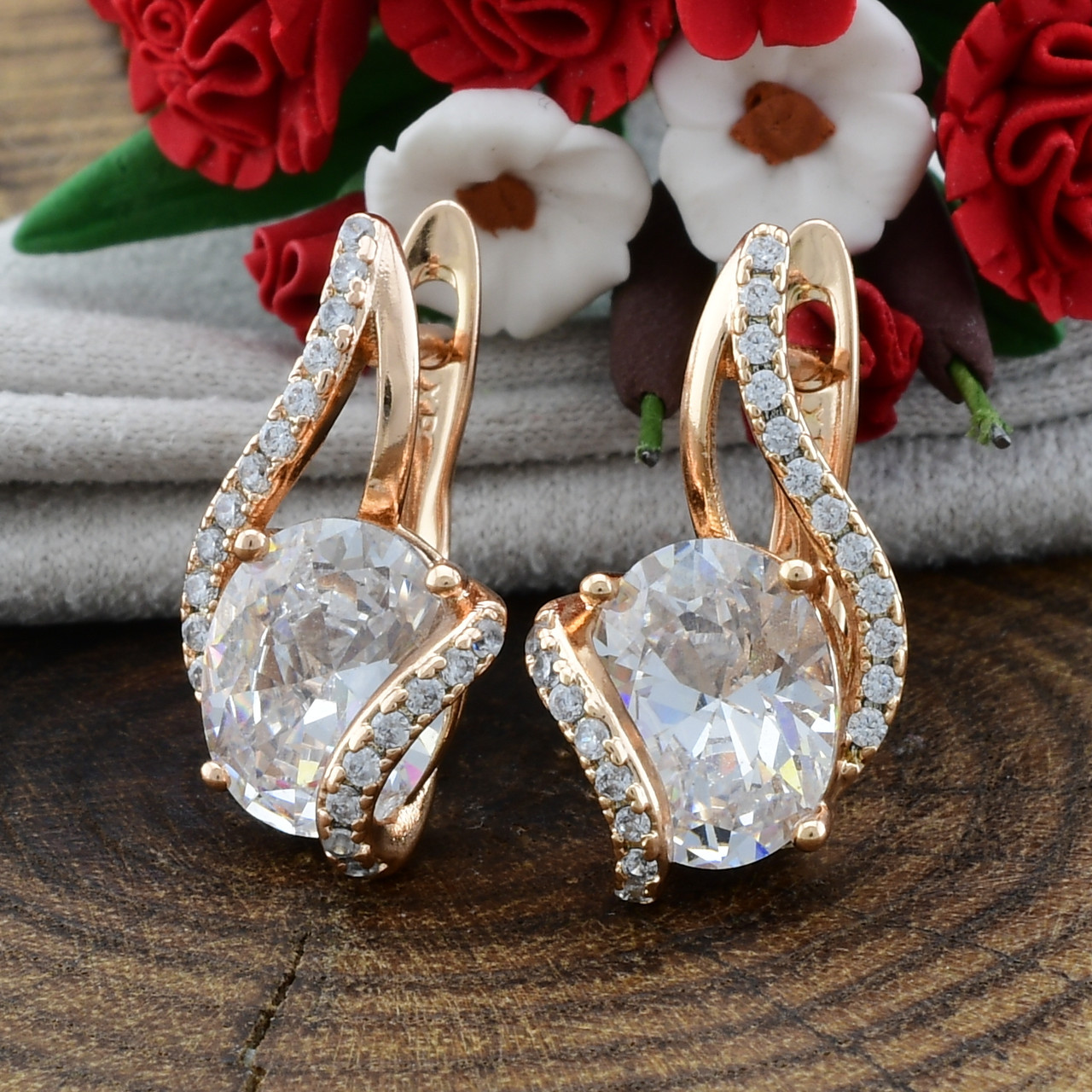 

Серьги Xuping 27452 размер 19х10 мм вес 4.3 г, белые фианиты, позолота 18К