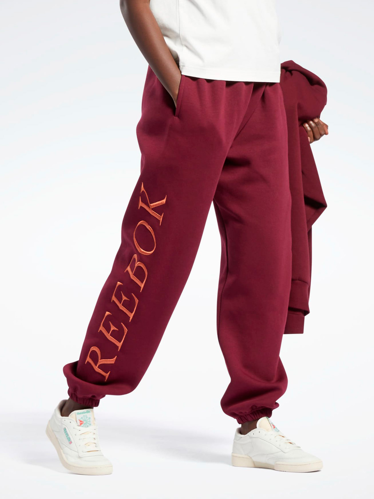 Акція на Спортивні штани на флісі жіночі Reebok Cl Br Gr Fleece Jog H43025 S Бордові від Rozetka