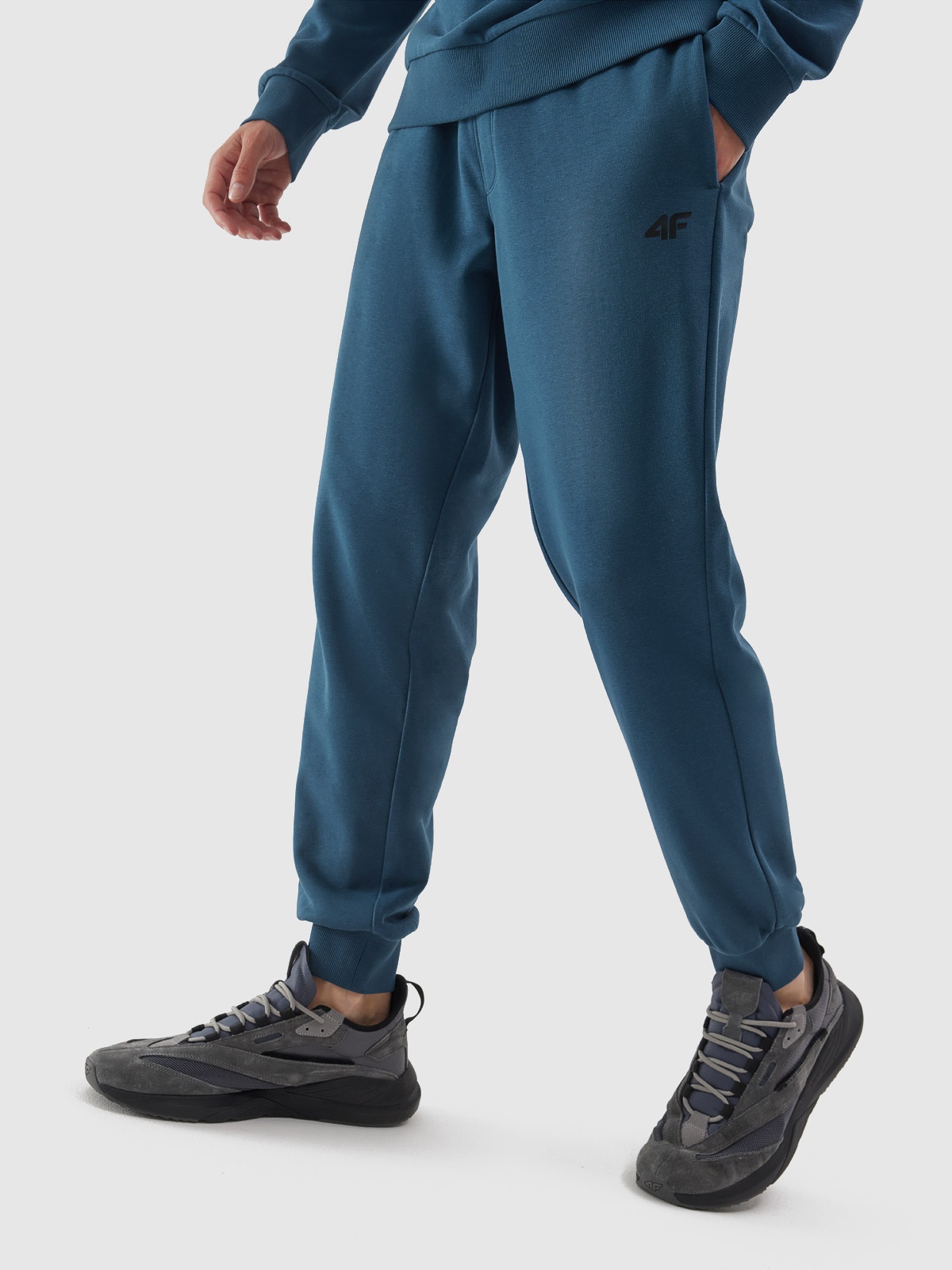 Акція на Спортивні штани чоловічі 4F Trousers Cas M451 4FAW23TTROM451-32S 2XL Сині від Rozetka
