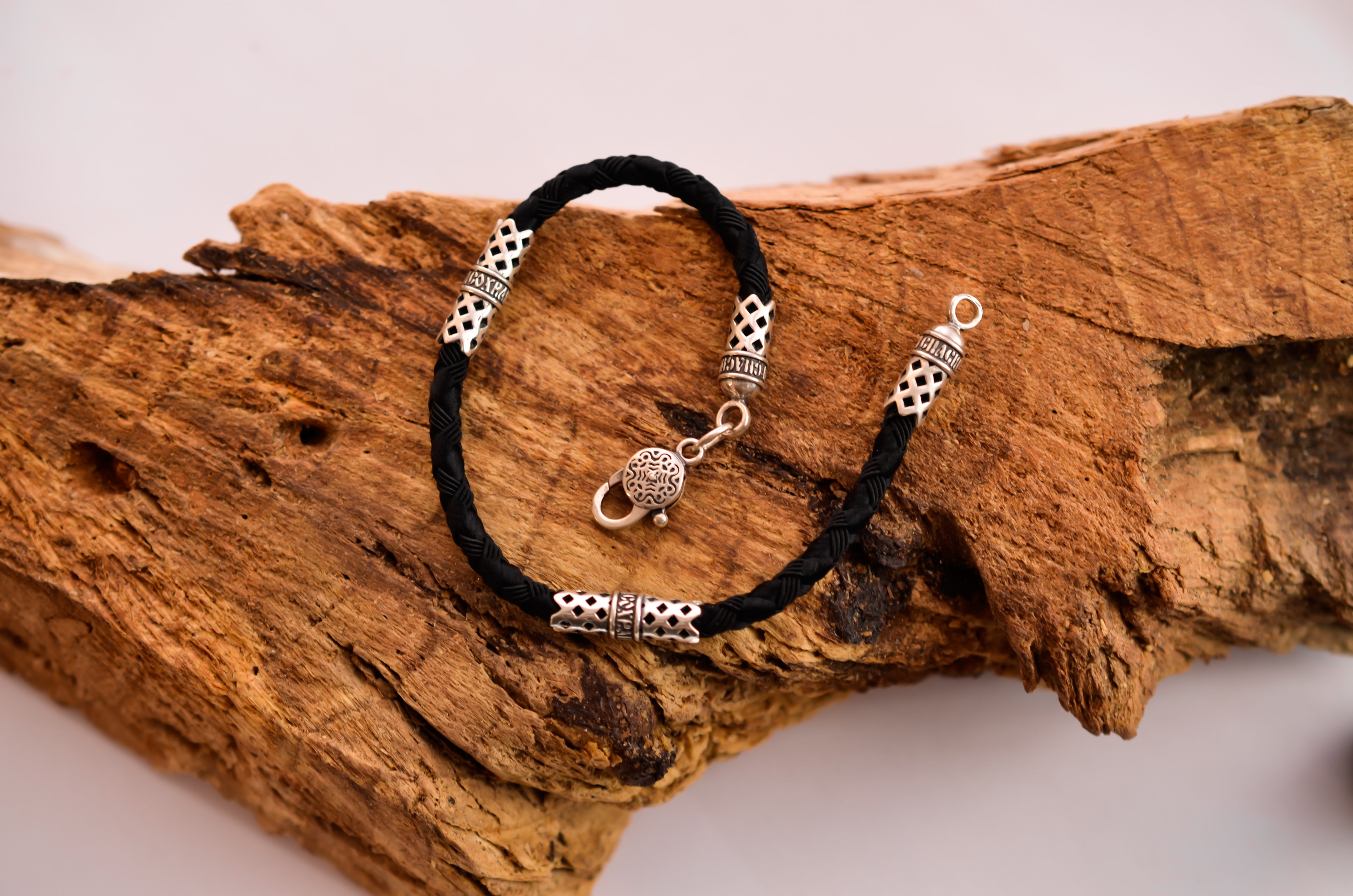 

Шелковый браслет с серебряными вставками и окончаниями Meridian 925 пробы 20 размер 426/4с20