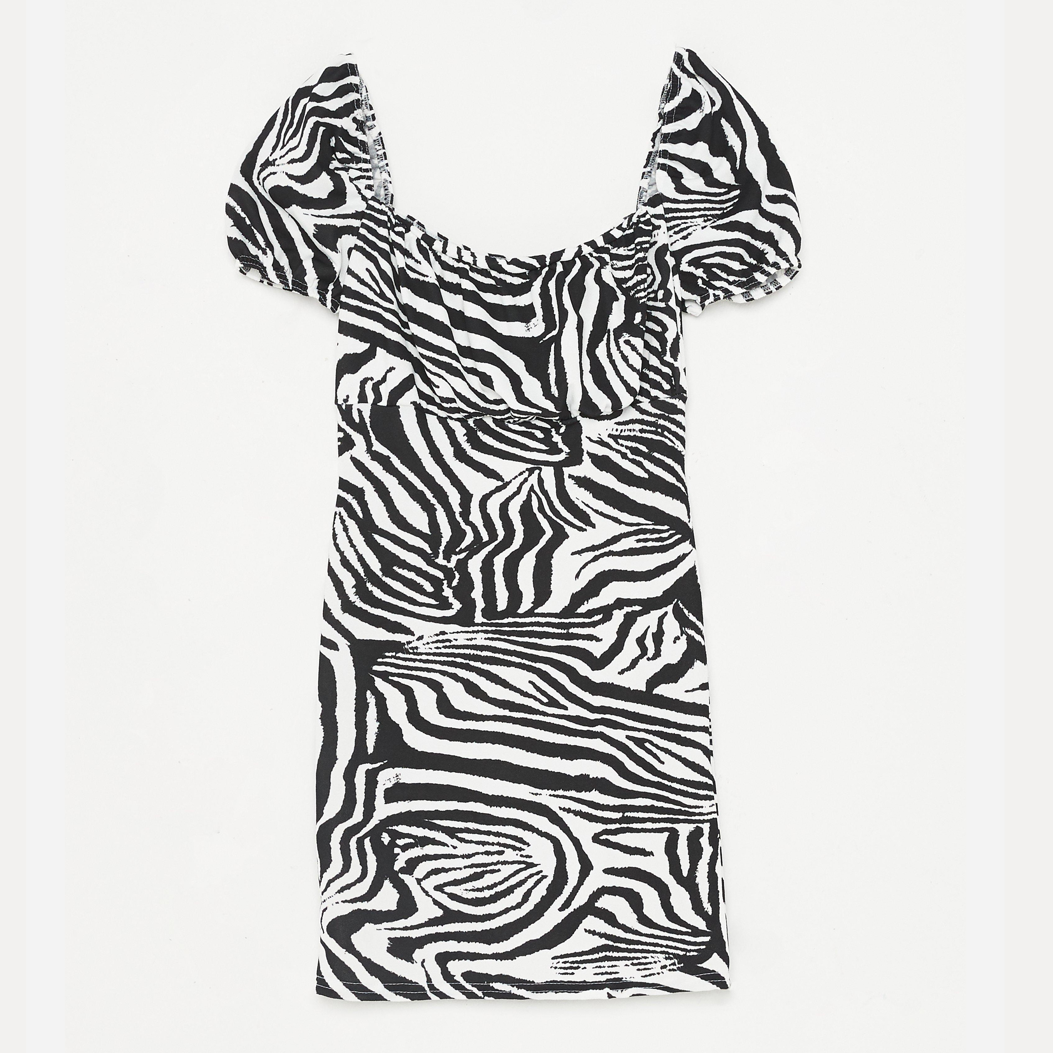 Акція на Сукня-футболка міні літня жіноча Missguided D1004615 46 Чорна з білим від Rozetka