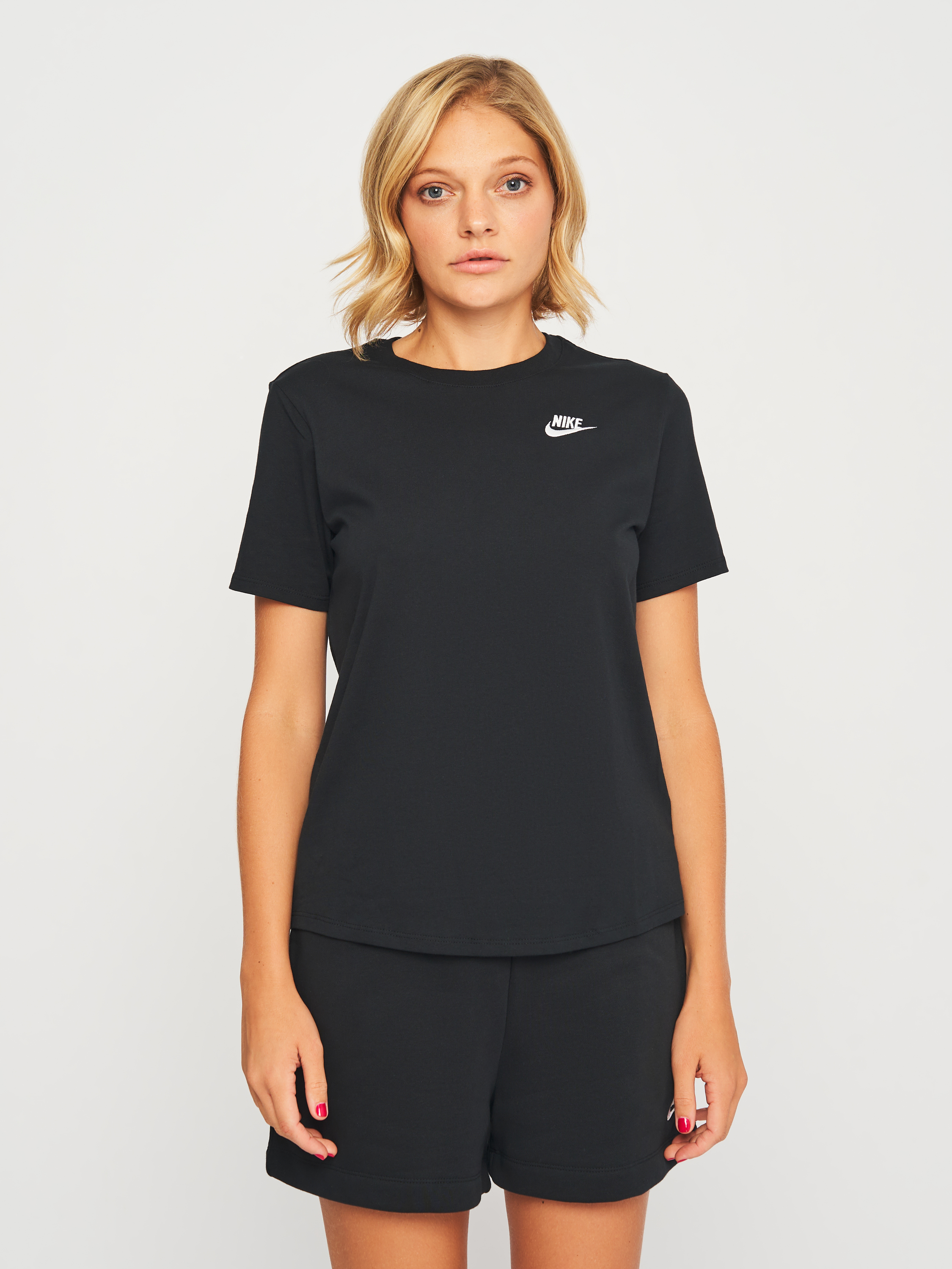 Акція на Футболка бавовняна жіноча Nike W Nsw Club Ss Tee DX7902-010 M Чорна з принтом від Rozetka