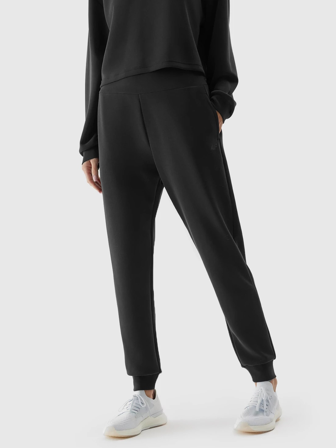 Акция на Спортивні штани жіночі 4F Trousers Cas F611 4FWAW23TTROF611-22S XS Чорні от Rozetka