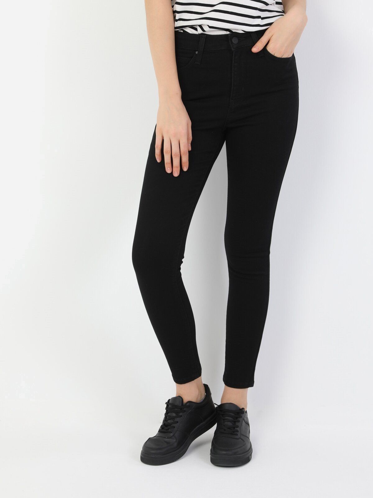 Акція на Джинси Skinny жіночі Colin's CL1048676DN06933 28-32 Чорні від Rozetka