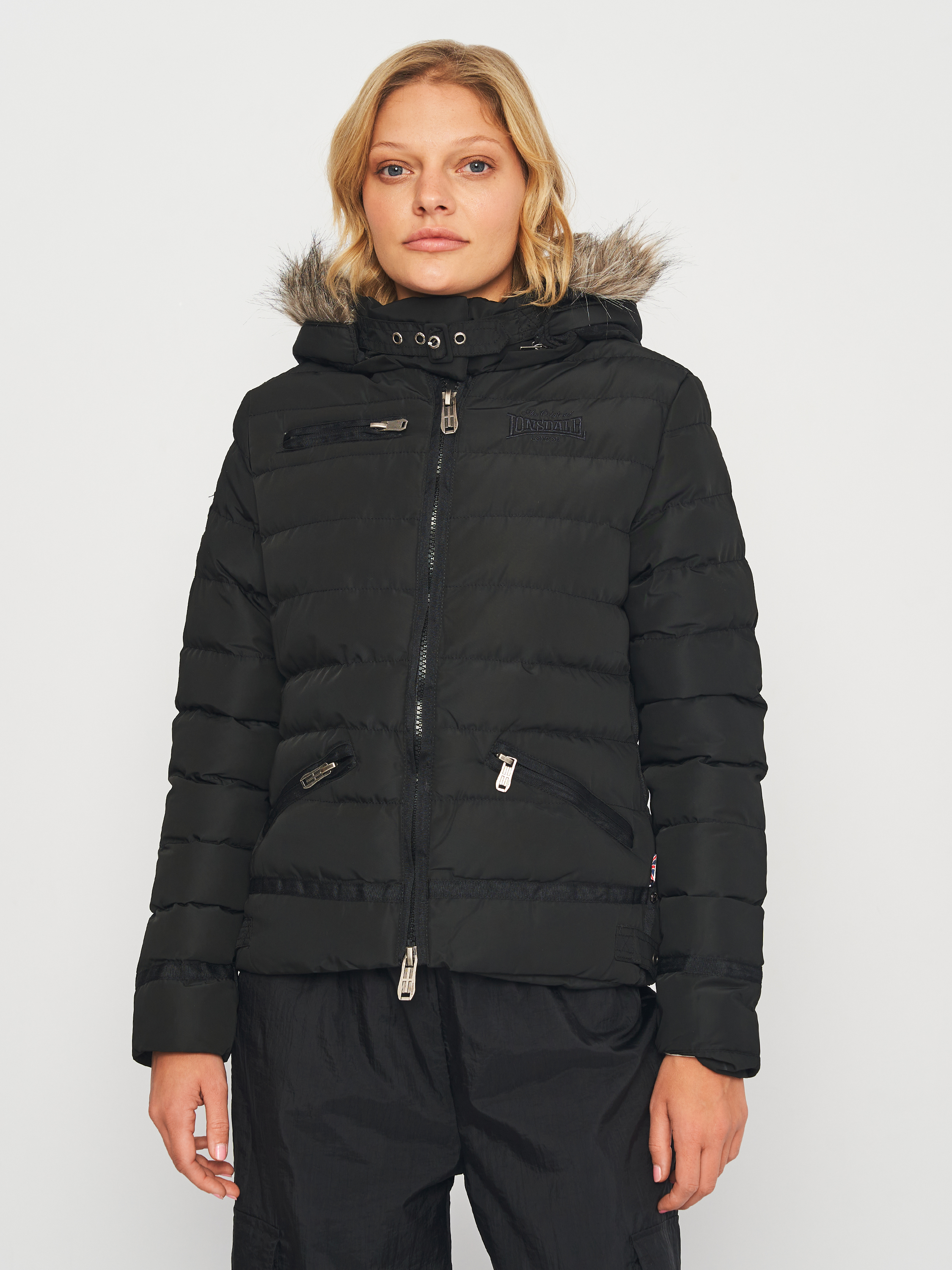 Акція на Куртка зимова коротка жіноча Lonsdale 114642-1000 L Black від Rozetka