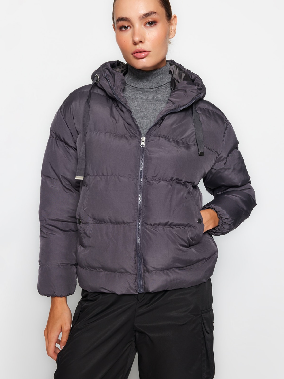 Акція на Куртка зимова коротка жіноча Trendyol TWOAW21MO0022 XL Antrasit від Rozetka