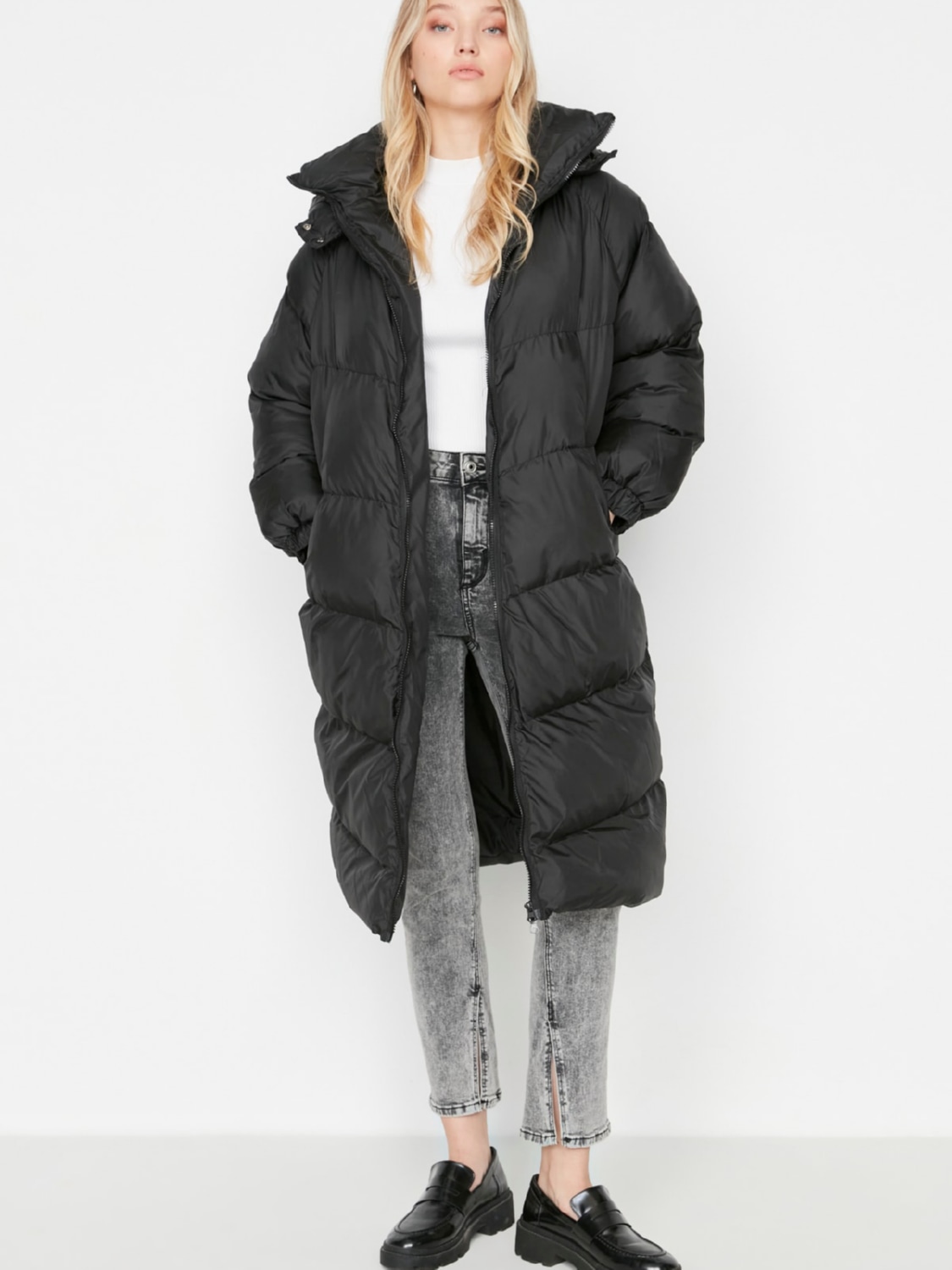 Акция на Куртка зимова довга жіноча Trendyol TWOAW23MO00183 XS Black от Rozetka