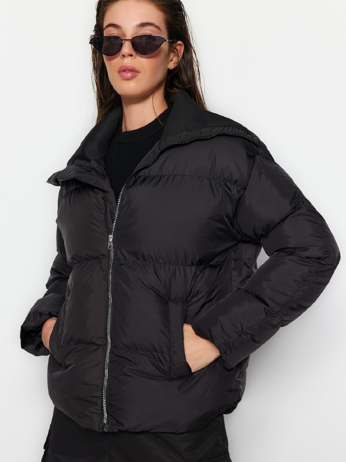 Акція на Куртка зимова жіноча Trendyol TWOAW24MO00089 M Black від Rozetka