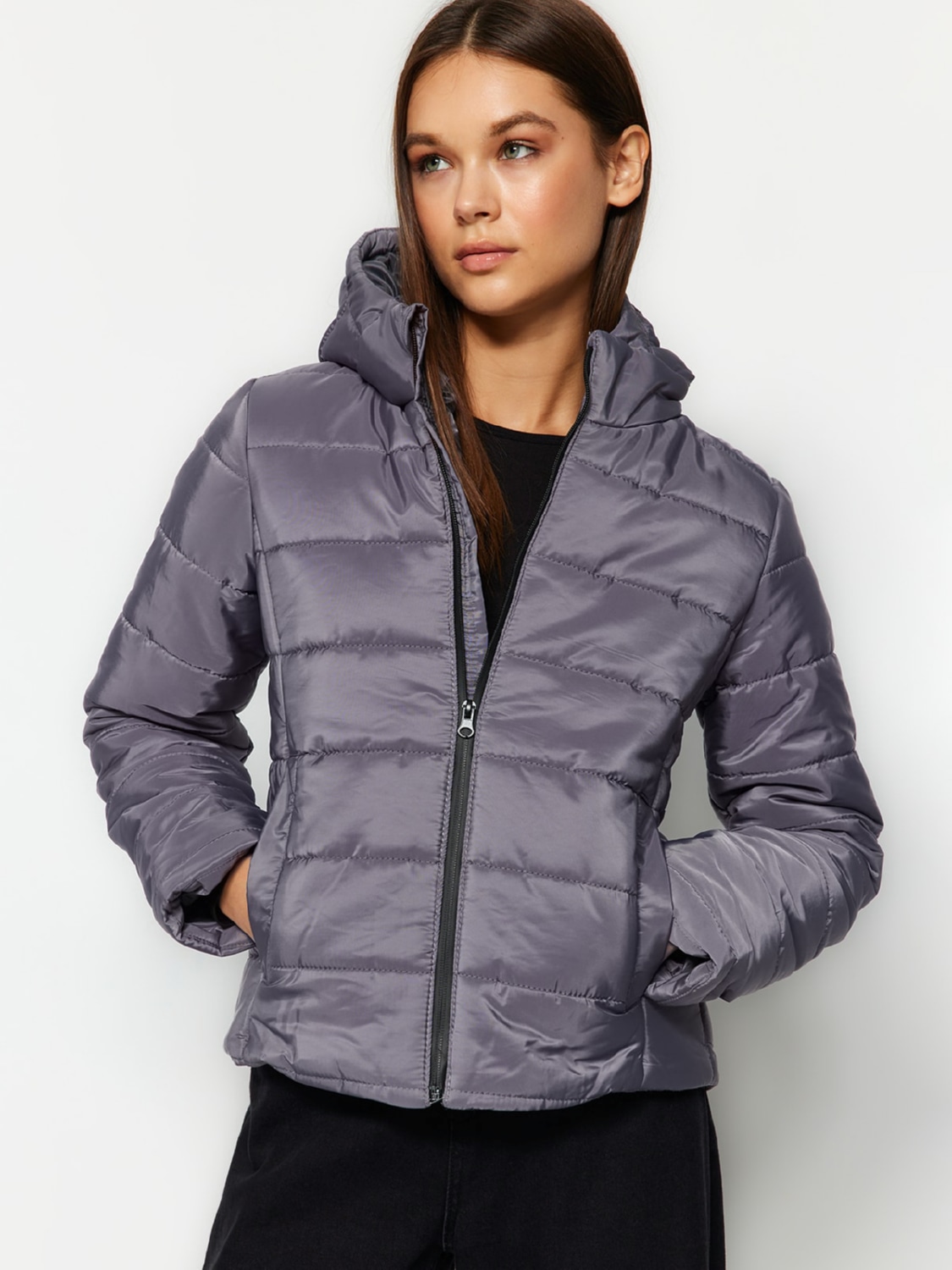 Акція на Куртка зимова коротка жіноча Trendyol TWOAW24MO00175 L Gray від Rozetka