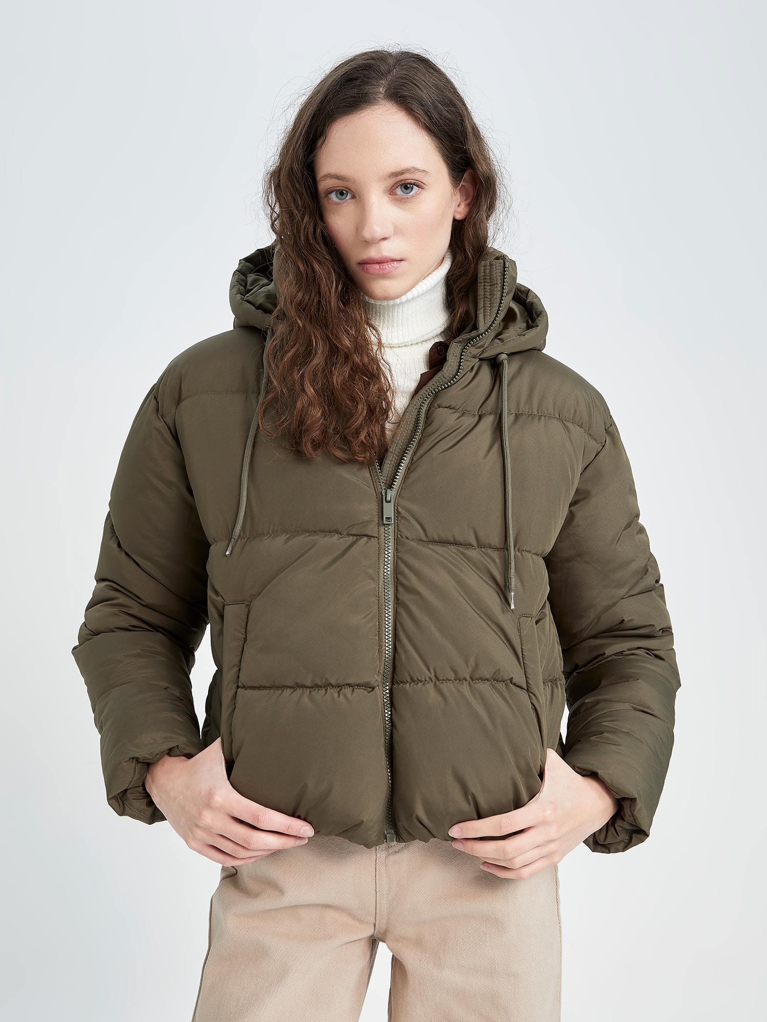 Акция на Куртка зимова коротка жіноча DeFacto X7029AZ-KH297 M Khaki от Rozetka