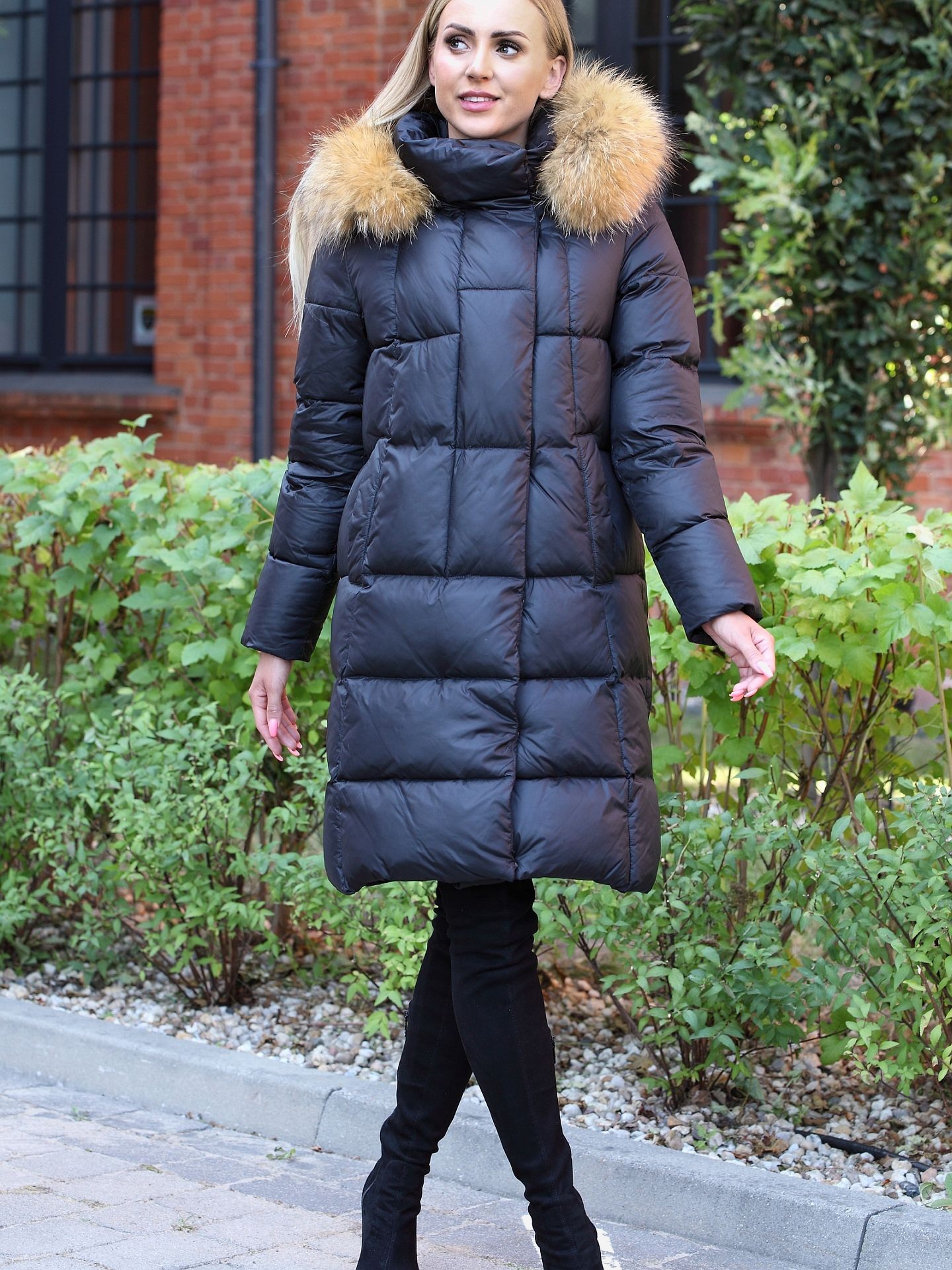 Акція на Куртка зимова жіноча PERSO BLH220011FXR 3XL Чорна від Rozetka