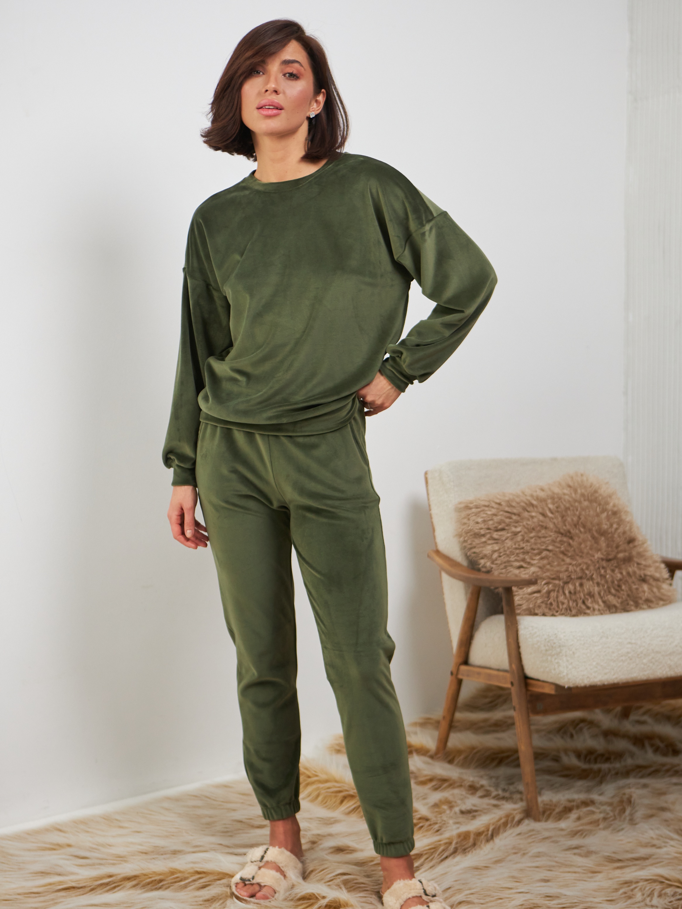 Акція на Піжама (світшот + штани) жіноча тепла велюрова BARWA garments 0332/333 2XL Хакі від Rozetka