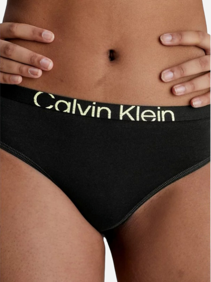 Rozetka.pl | Majtki stringi damskie bawełniane Calvin Klein Underwear  000QF7401EUB1 S Czarne (8720108834018) – kupuj z dostawą na terenie Polski