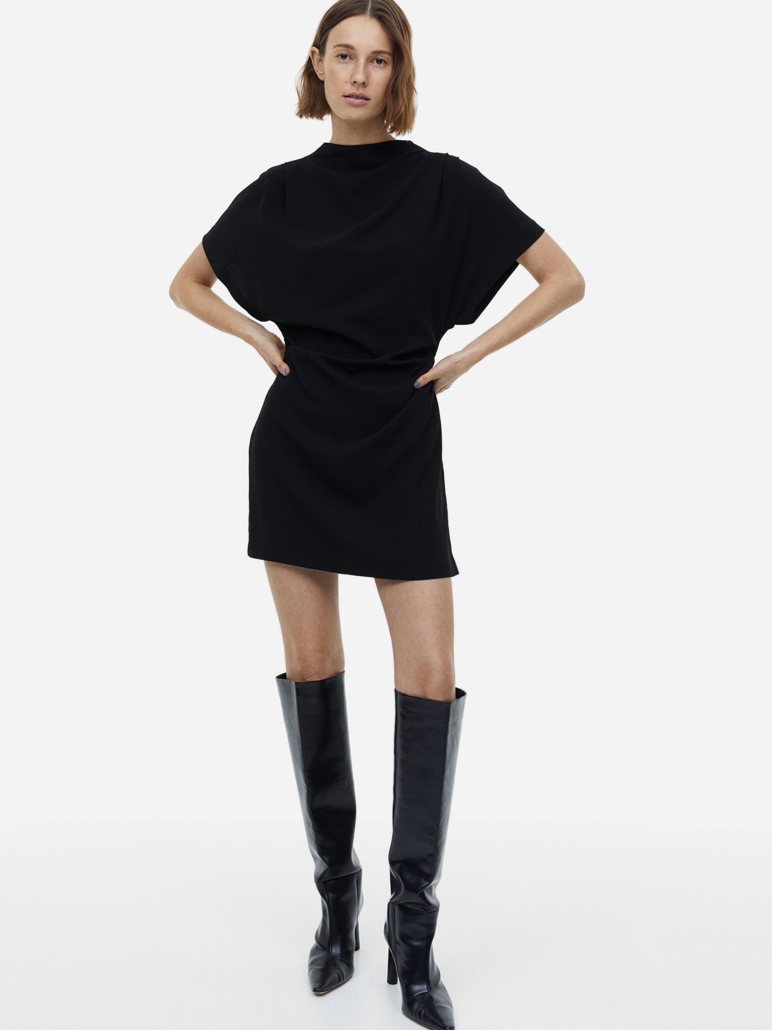 Акція на Сукня-футболка міні літня жіноча H&M A1910-1142089 XL Чорна від Rozetka