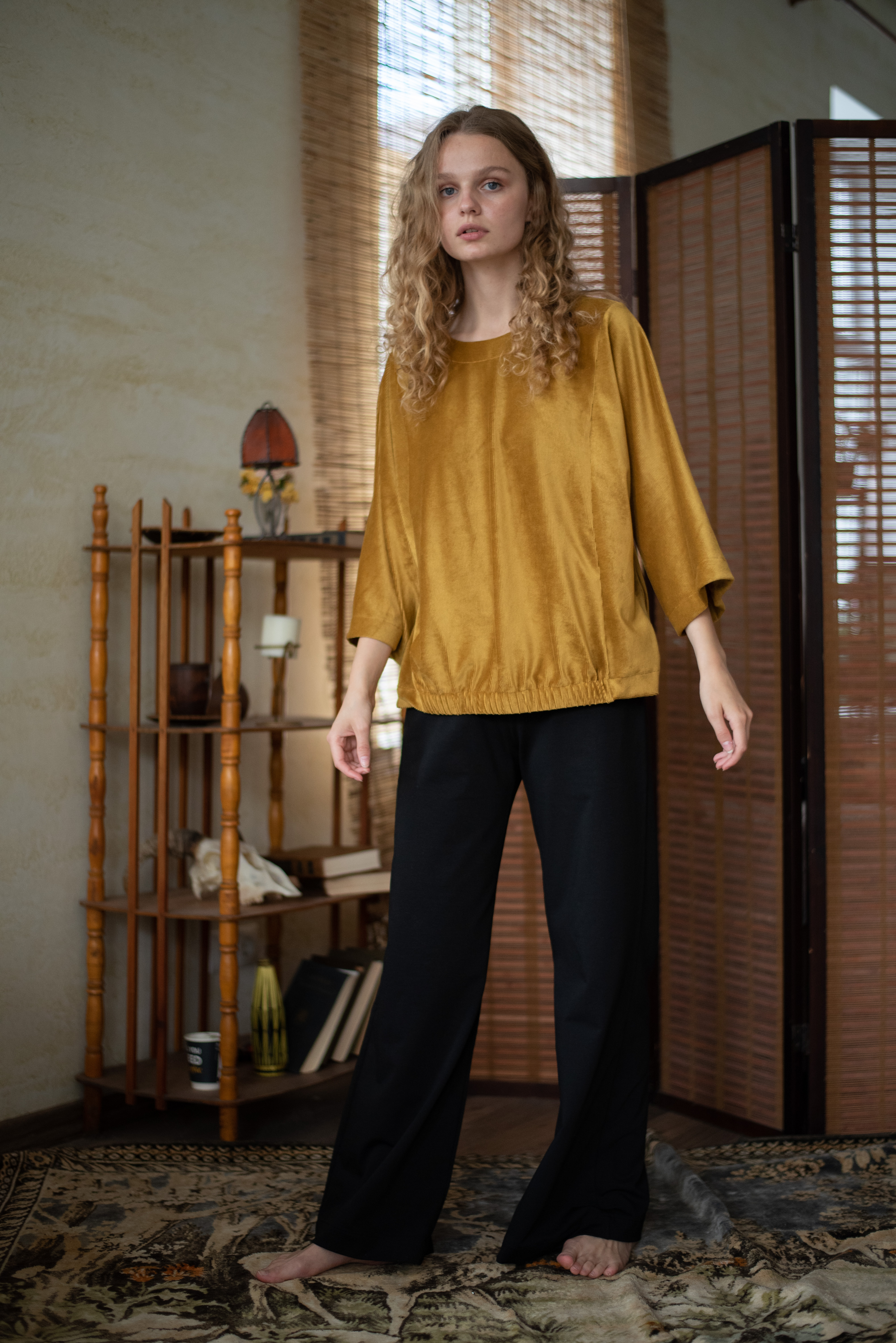 

Женский комплект Silence 019 блуза и брюки 44 (M) горчично-черный (004SAG 0034)