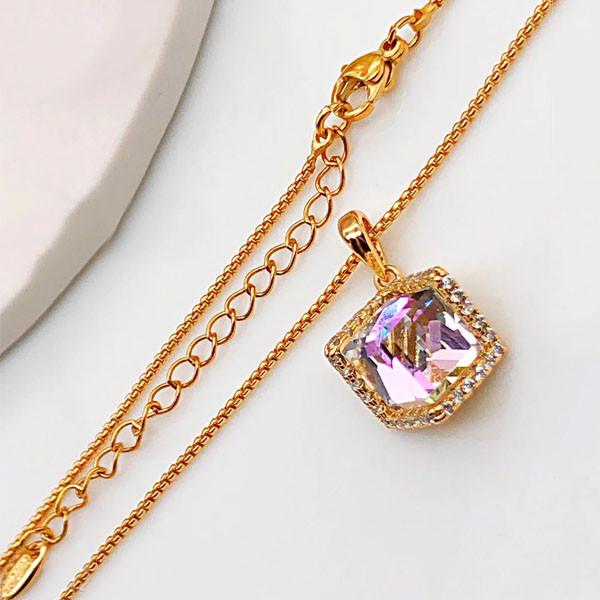 

Кулон с цепочкой SWAROVSKI 40/45 см Лиловый отлив медицинское золото позолота 18К А/В 7-0125