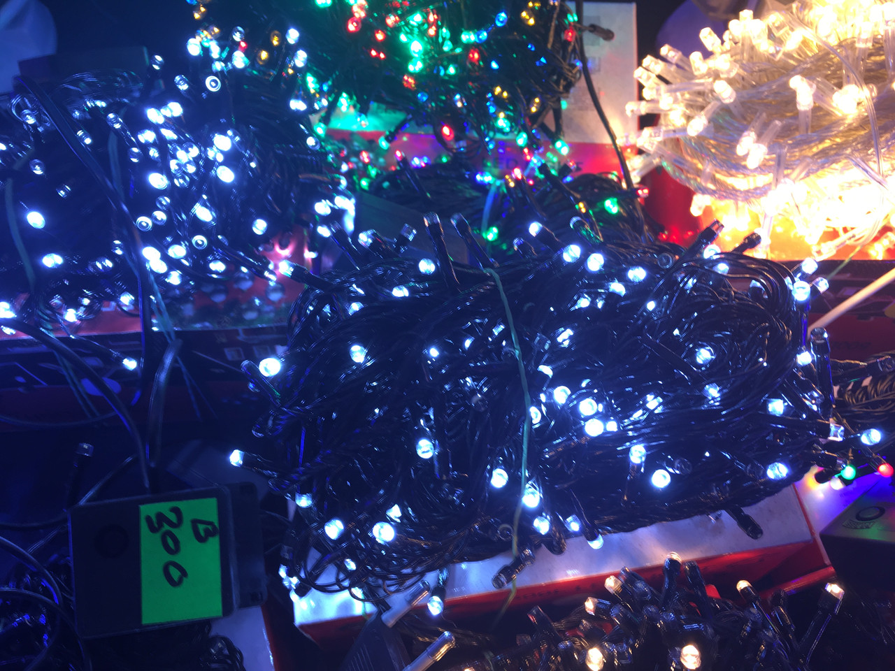 

Гирлянда светодиодная 400 LED белая черный провод