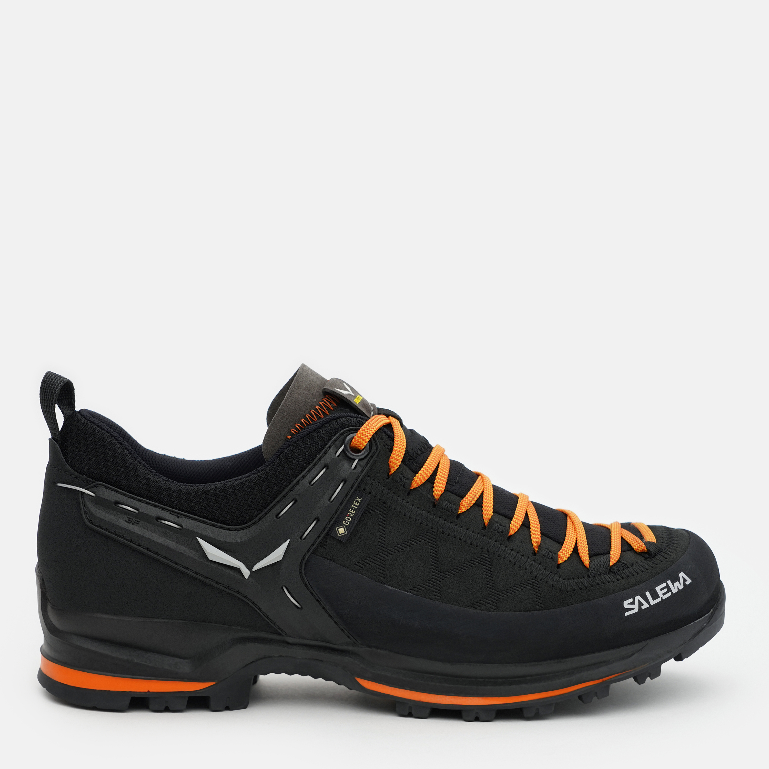 Акция на Чоловічі кросівки для трекінгу з Gore-Tex Salewa Mtn Trainer 2 GTX 61356 40 (6.5UK) 25.5 см Black/Carrot от Rozetka