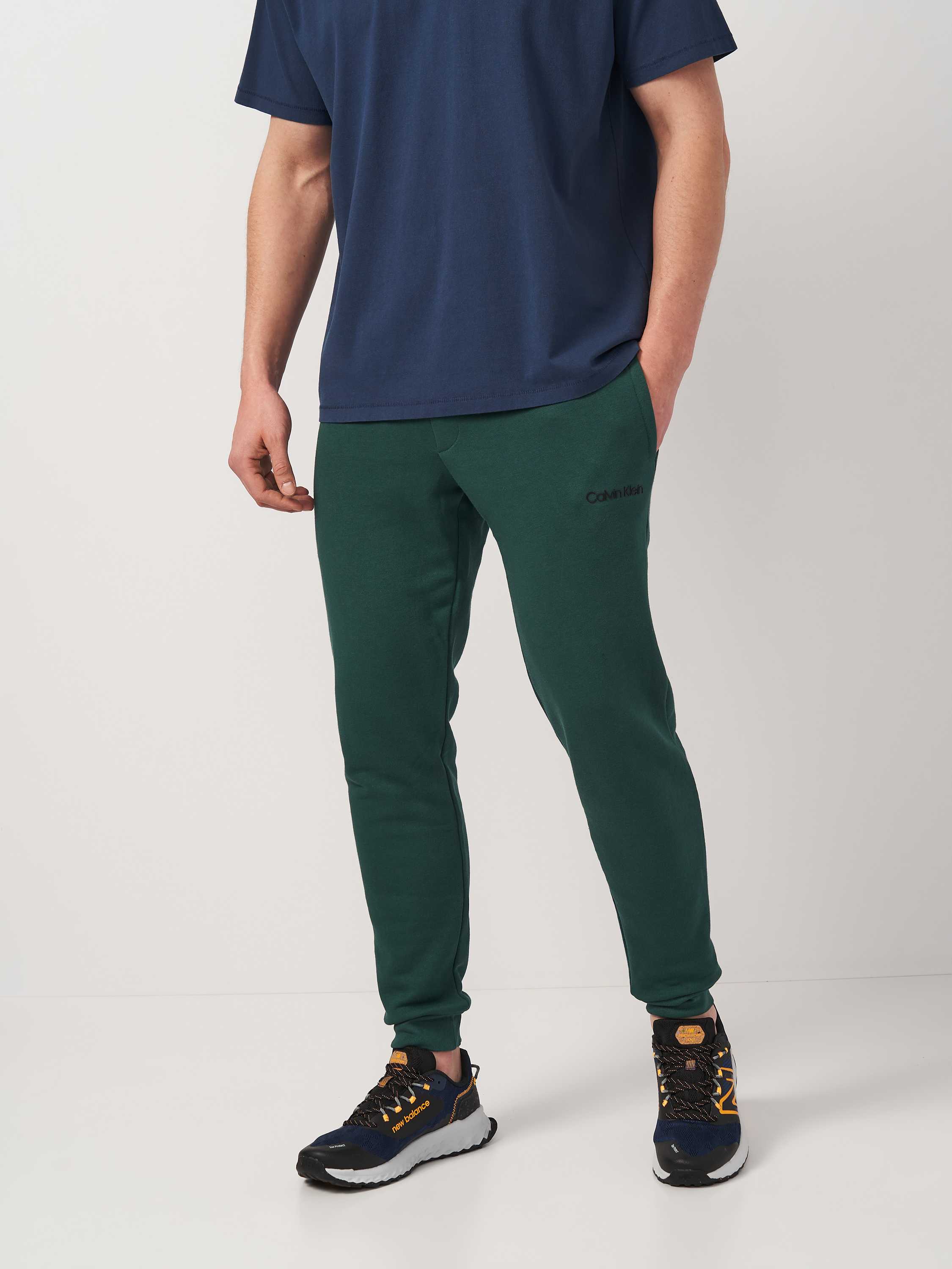 Акція на Спортивні штани чоловічі Calvin Klein Jeans 11275.1 2XL (52) Зелені від Rozetka